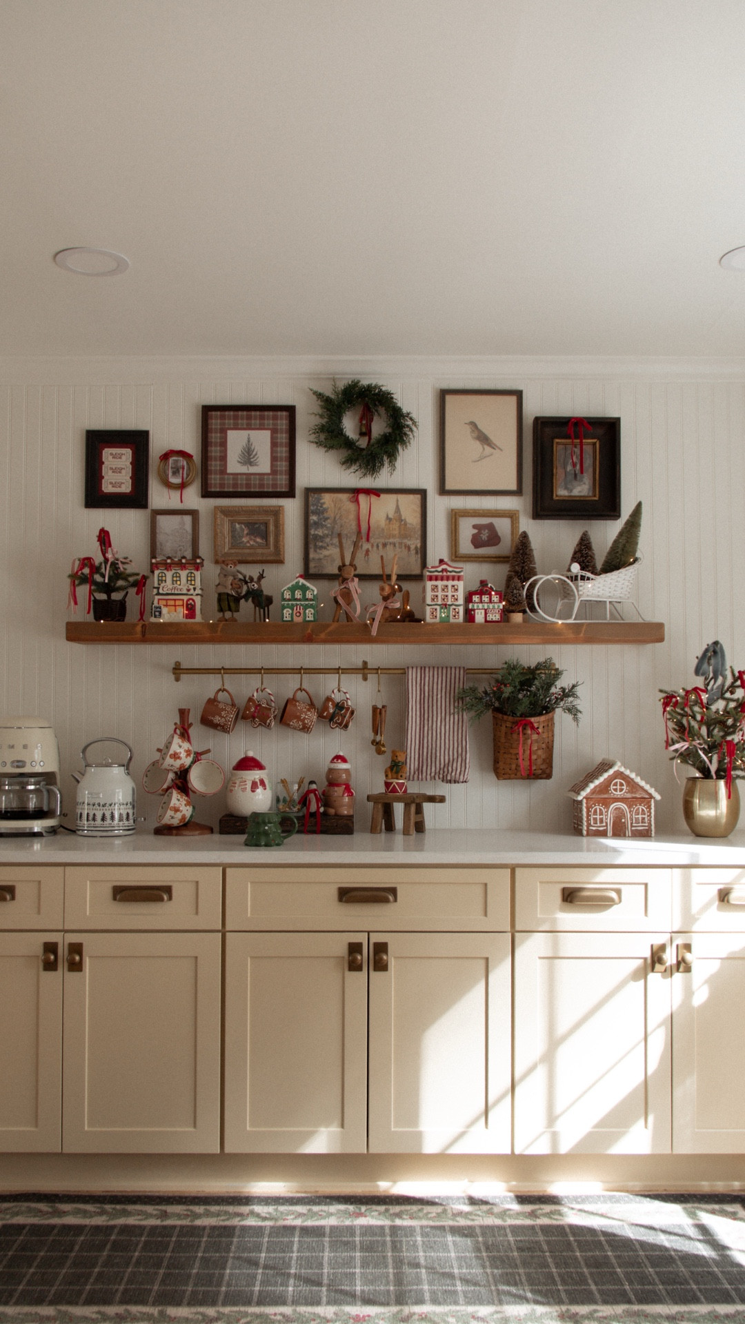 Christmas in the coffee bar🎄🧸☕️ My cozy little café has never been cuter!! 🥰 I love it so much!! 🥹

#LTKHome #LTKHoliday #LTKSeasonal