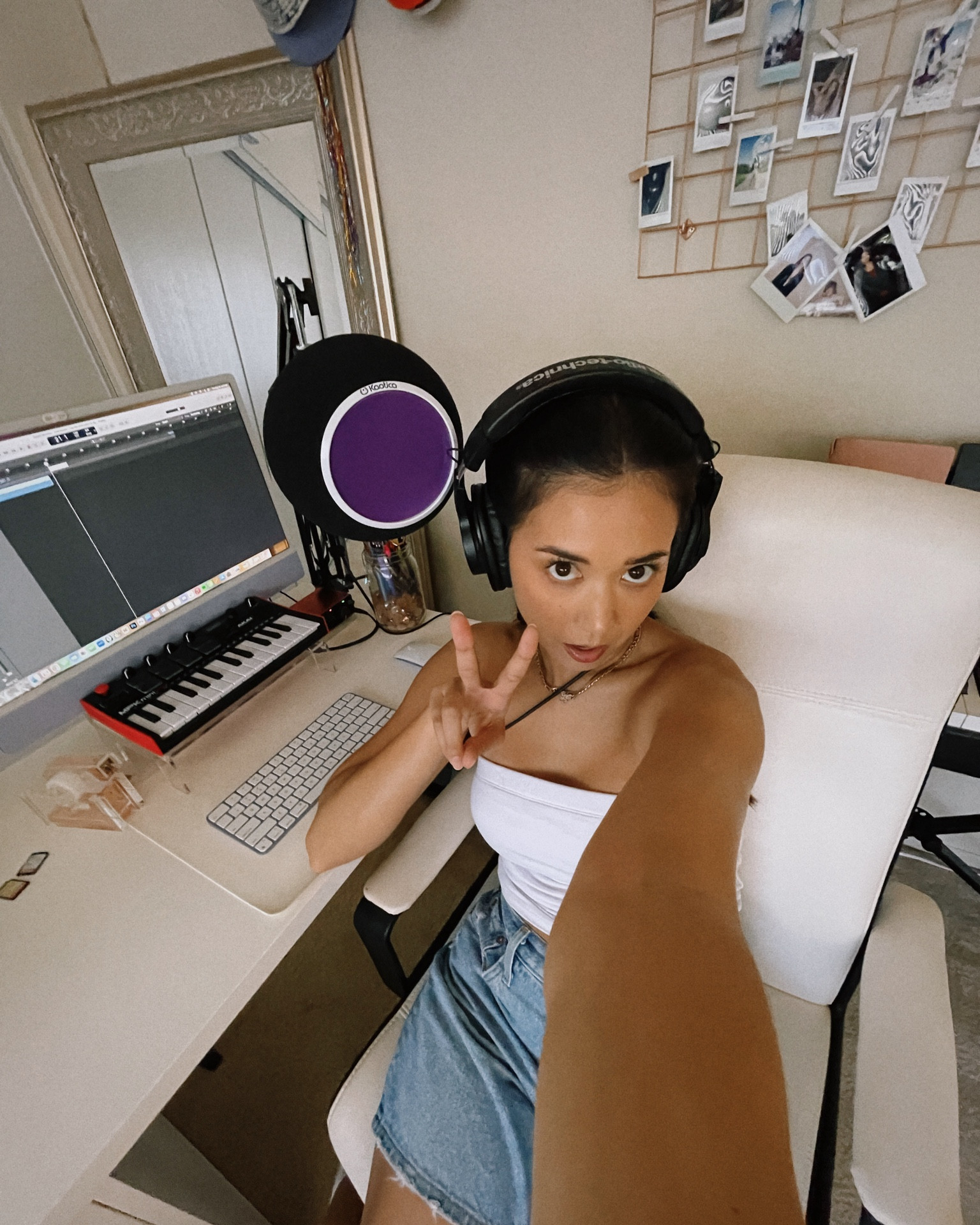 at home recording studio setup 🎤🎧

musician setup, microphone, rode procaster, shure sm7b dupe, dynamic mic, mpk midi play, portable midi, portable keyboard, kaotica eyeball, audiotechnica, headphones, wired headphones, audiotechnica m20x headphones, camera setup, home studio, apartment recording studio, studio setup, recording setup, home recording equipment

#LTKCyberWeek #LTKworkwear #LTKhome