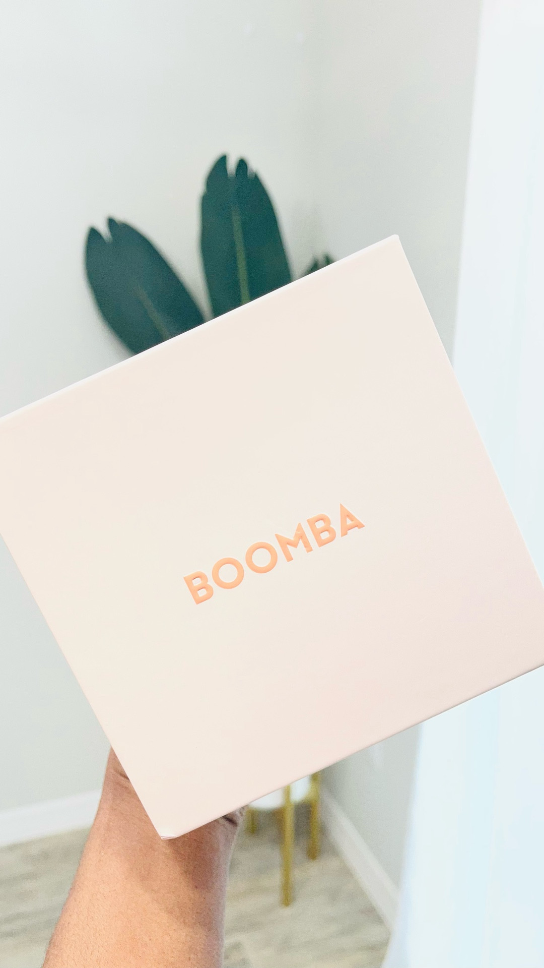 @boombaofficial for the win! Perfect lift, perfect fit. Use my code NAYNA81112 to grab yours on their website! 

#boombaboost #boombainserts #orlandoinfluencer #orlandoinfluencers #breastlift #boomba #stickybra