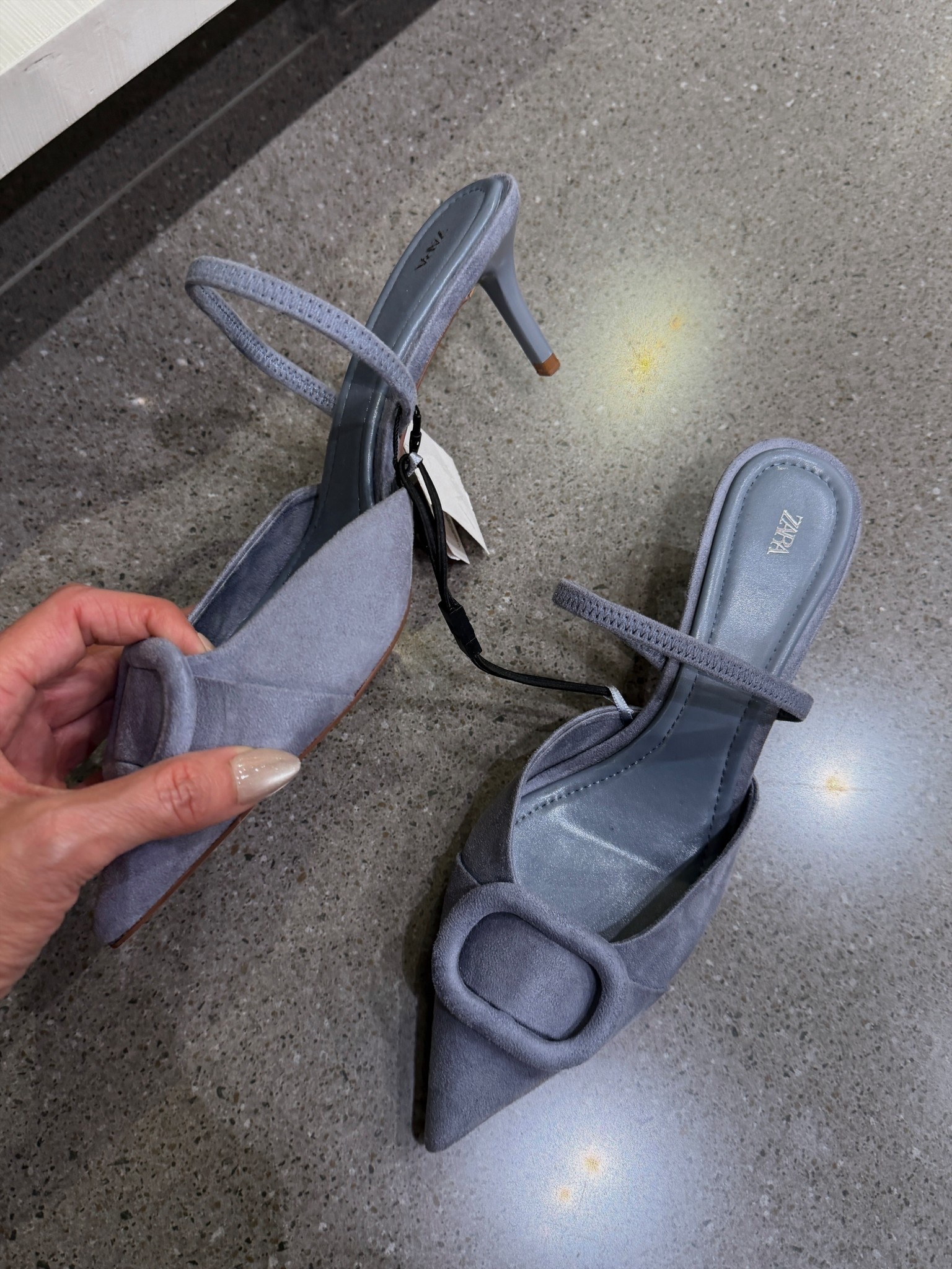 Zara sale must have
Zara blue slingbackd