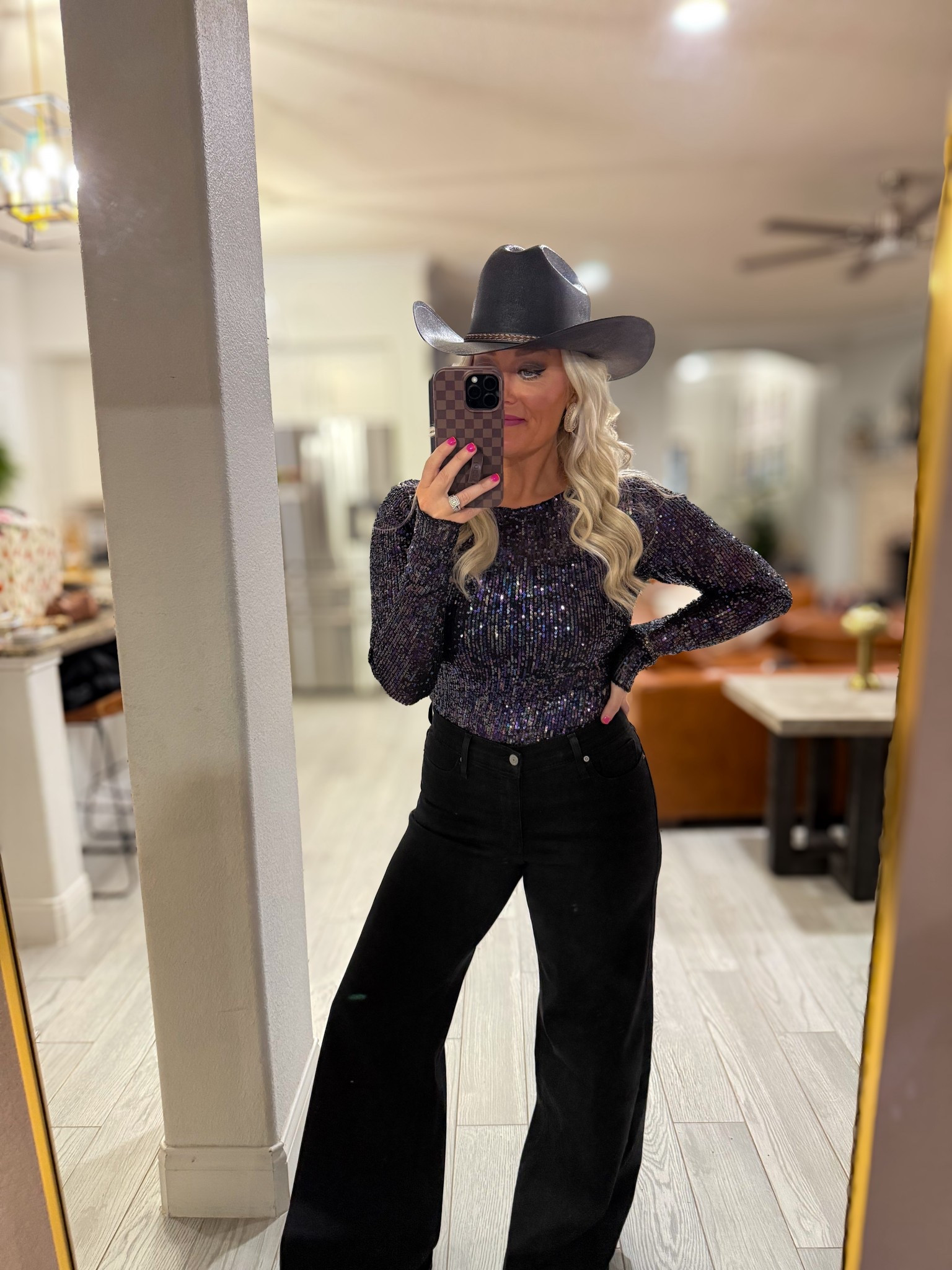 Last nights outfit to a fun honky Tonk
Date night western sequin outfit 
Sequin top - small 
Black jeans - 29