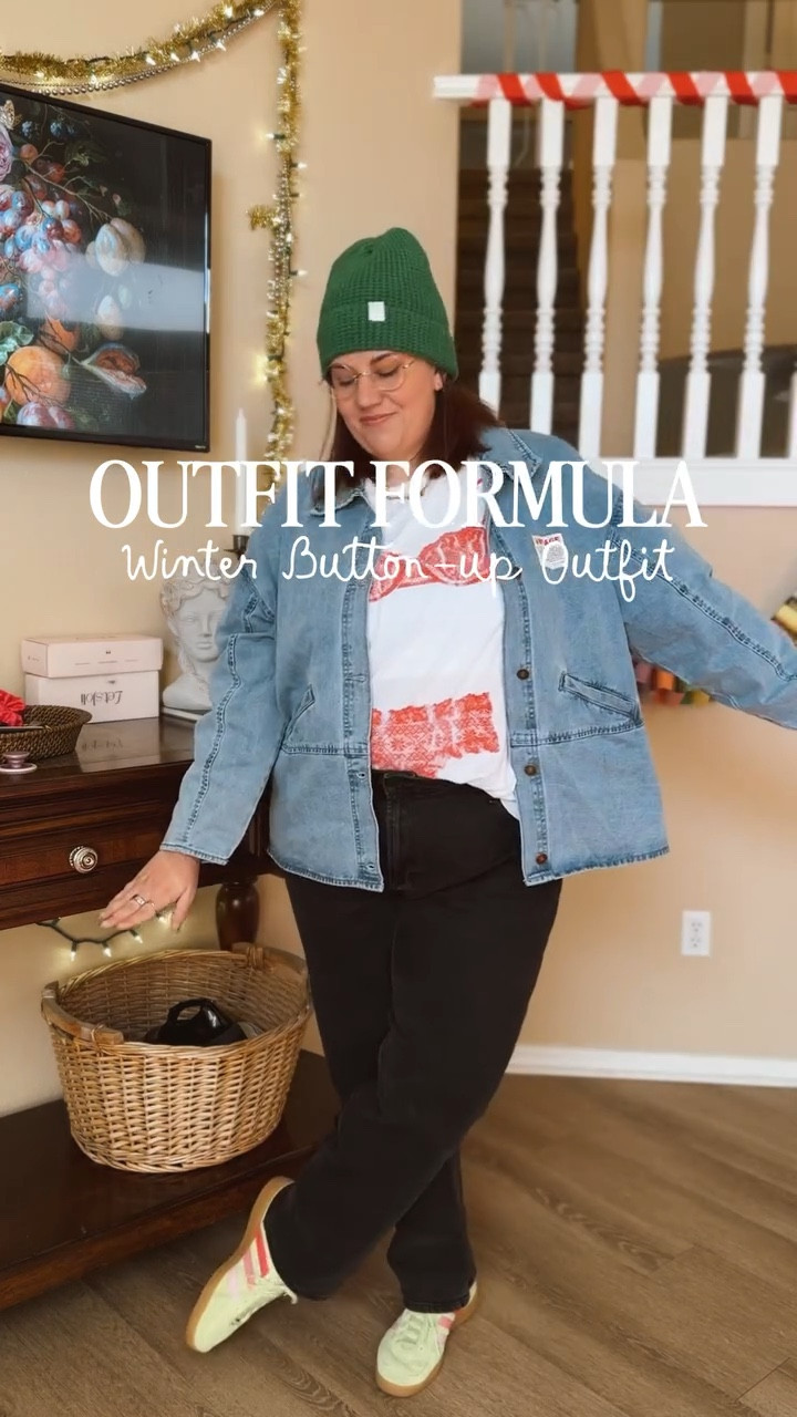 Outfit formula of the dayyyyyy! I wanted to style this sleep shirt because I’m obsessed with it and I love the finished look! I think I would prefer my white and green Reeboks, but it’s not that serious. Felt cute drinking coffee and that’s all that matters!

Let me know what you think and as always, all the outfit details will be in my 🔗 🌲 

If you’re not following @mamaindenim , what are you doing?