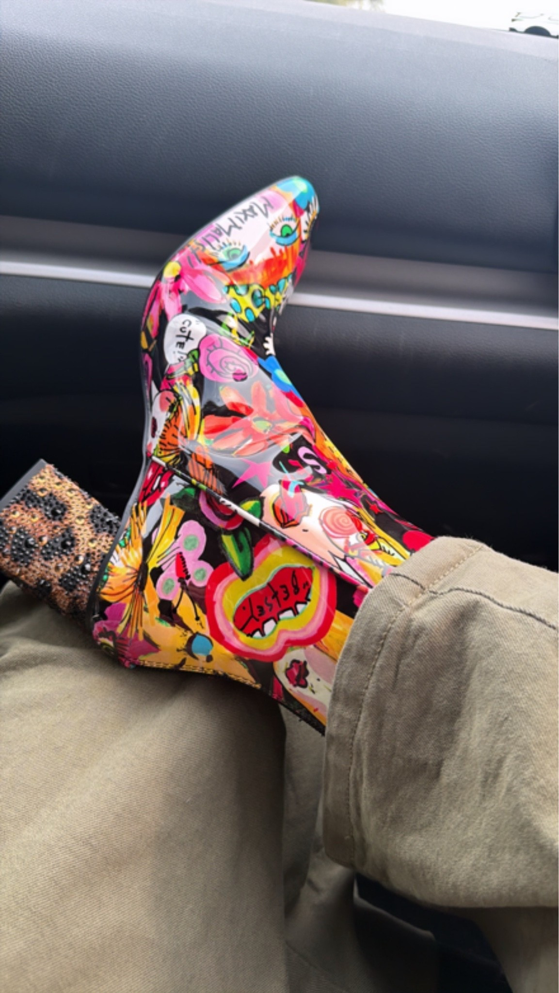 Fun shoes are a must this fall! And these boots from @macys bring me pure joy! #macyspartner #macysstylecrew
