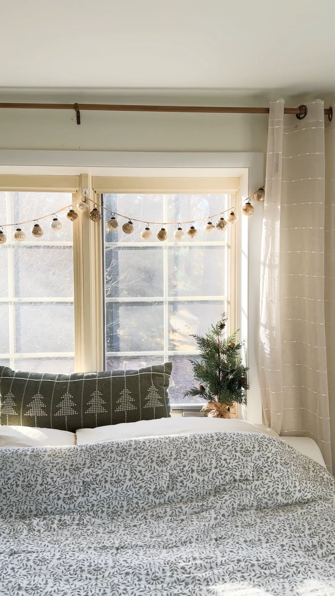 Simple Christmas bedroom decor 🎄

A pillow, garland and some trees 😍

Target Christmas decor, Christmas pillow, Christmas bedroom, bedding, king size comforter, Christmas garland, primary bedroom

#LTKHome #LTKVideo #LTKHoliday