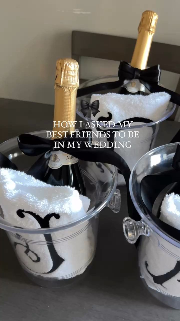 Everything I used to ask my bridesmaids to be in my wedding! #bridesmaid #bridedmaidproposal #bridesmaids 