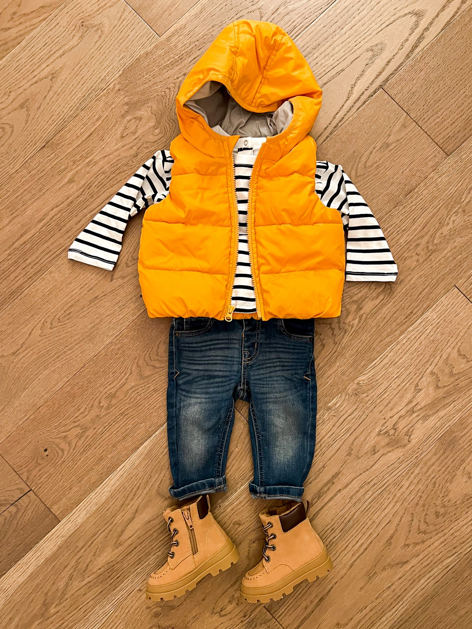 Toddler boy fall outfit inspo-


#toddlerboyoutfit #toddlerfallstyle #boyshoes #toddlerclothes #boystyle 

#LTKsalealert #LTKkids #LTKbaby