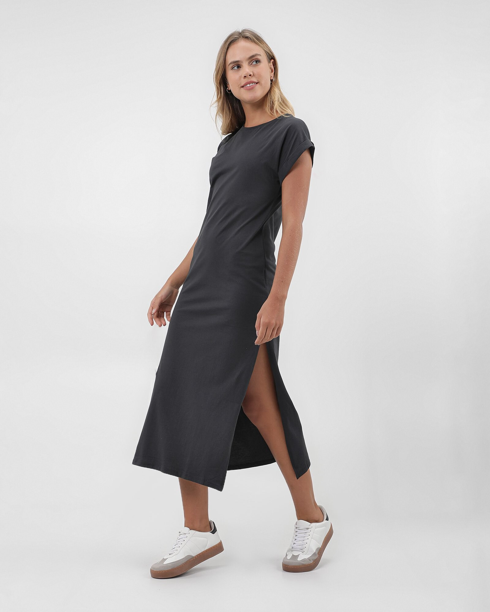 Vestido midi com fendas de manga curta | Pool Basics by Riachuelo | Riachuelo (BR)
