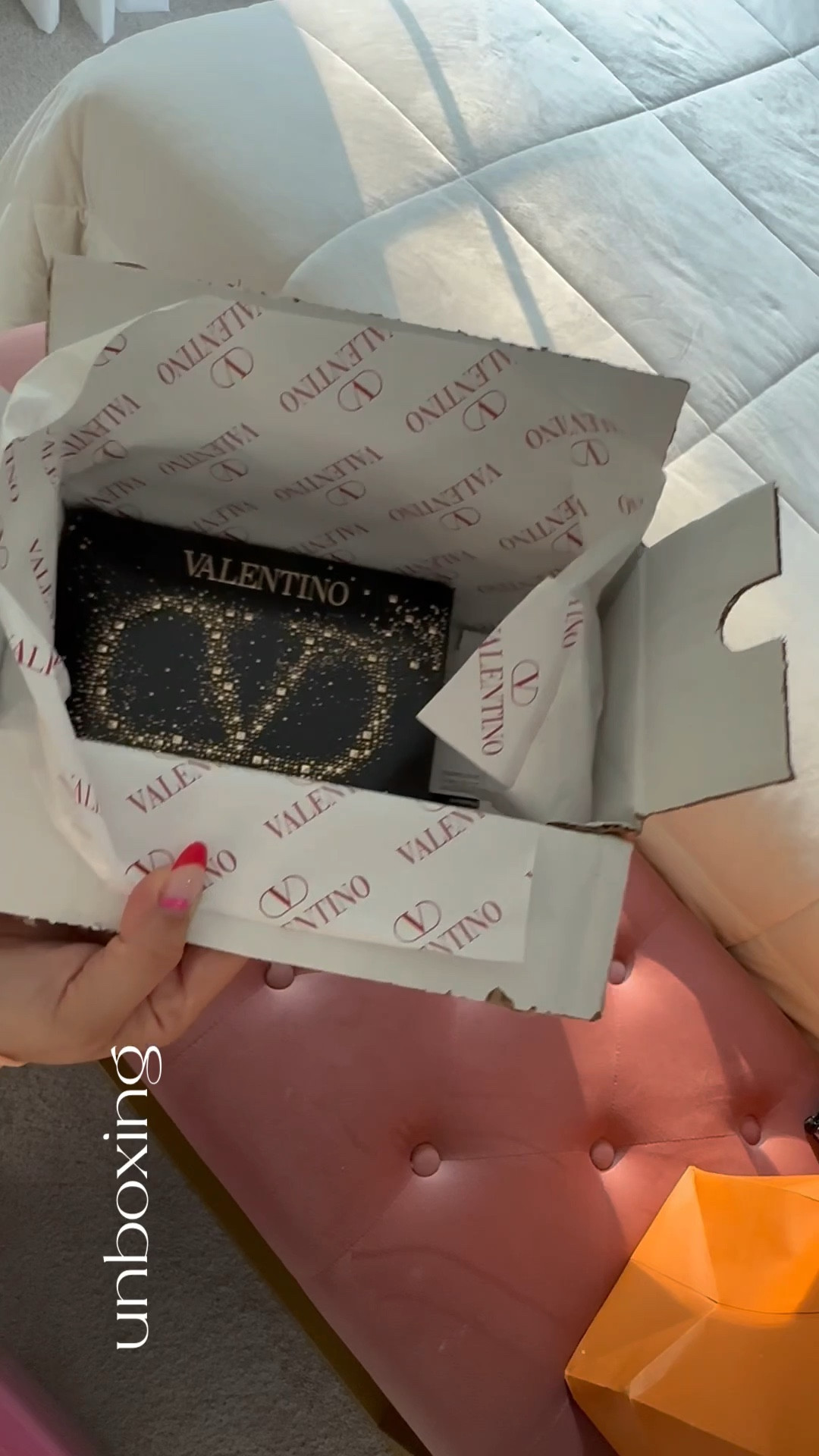 Apaixonada no meu novo kit de batons da Valentino!! 
Todas as cores são maravilhosas e exatamente as que uso, nudes e vermelhos! 
Esses kits são sazonal! Então aproveitem que logo já saem de linha!! #valentino #valentinobeauty 

#LTKFind #LTKbeauty #LTKSeasonal