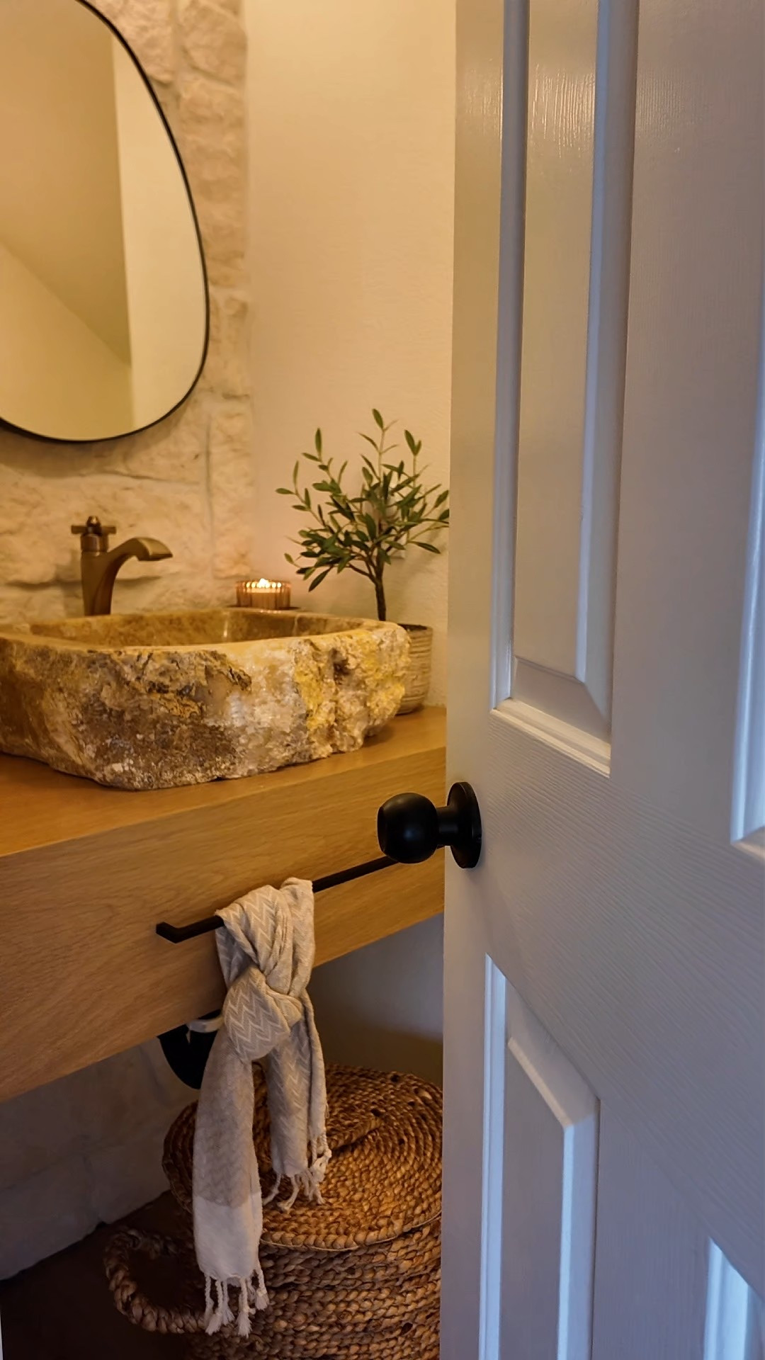 Small powder room update  

#LTKHome #LTKStyleTip #LTKFindsUnder100