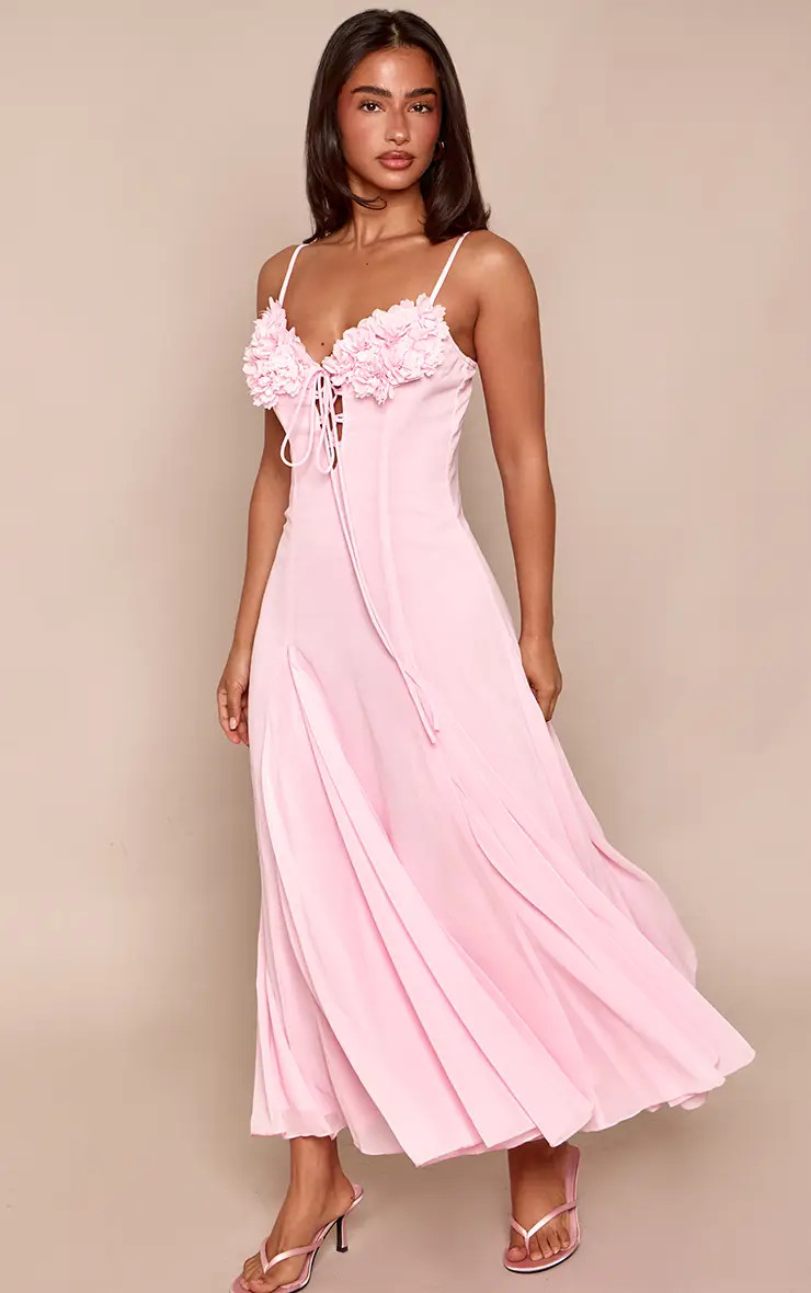 Baby Pink Rose Tendre Robe Longue Évasée En Mousseline À Buste Noué Et Imprimé Fleuri Petite... | PrettyLittleThing (FR)