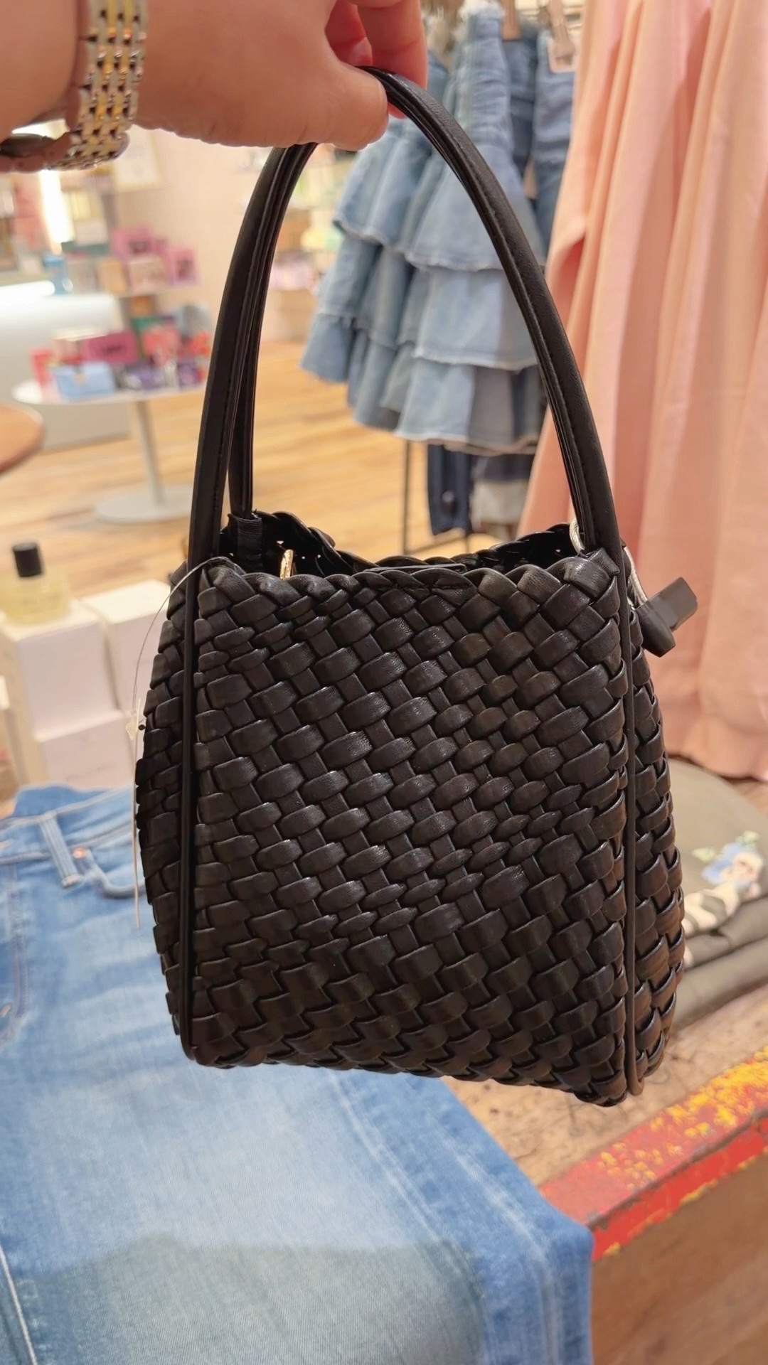 Isn’t this woven mini tote bag so cute for accessorizing winter outfits?! Available in 4 colors. Great accessory to complete your outfits and great Valentine’s Day gift idea under $100! 

Black bag, woven handbag, woven purse, travel bag, work bag, everyday handbagg

#LTKFindsUnder100 #LTKGiftGuide #LTKTravel
