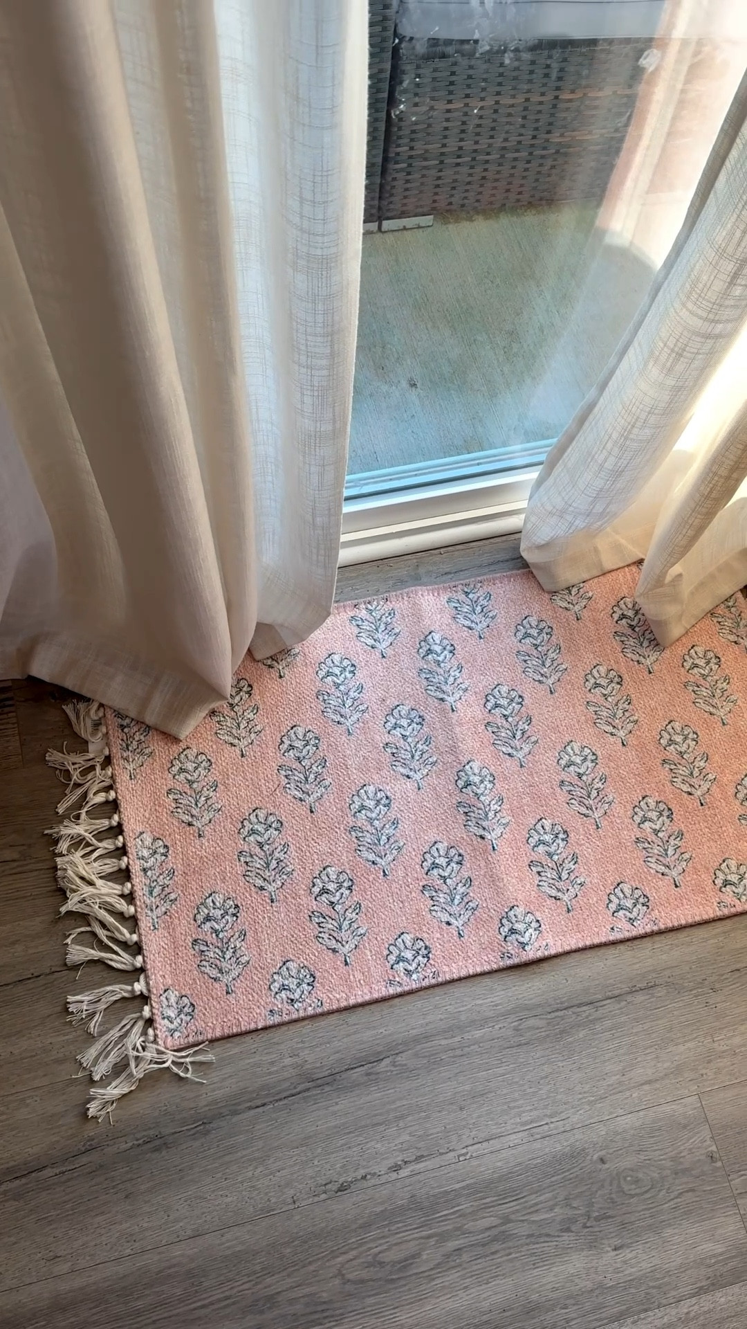 The cutest budget friendly accent rug! I found this for $15 at @Target and it’s perfect. 



#LTKHome #LTKmomlife #LTKSpringSale