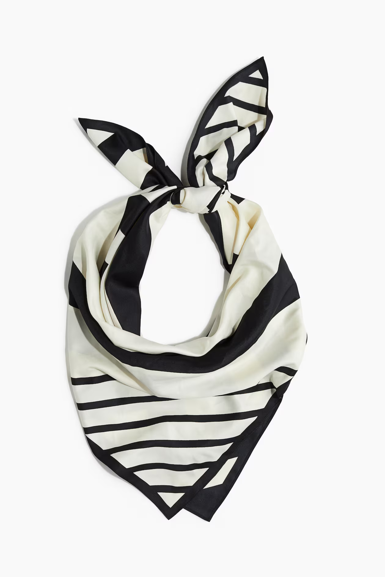 Patterned scarf | H&M (UK, MY, IN, SG, PH, TW, HK)