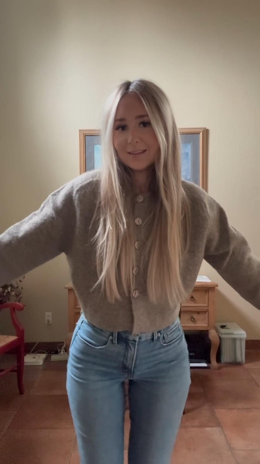 ootn for a pumpkin patch! 🎃🤍 

neutral cardigan | neutral sweater | good american jeans | bottega venetta dupe | chocolate brown dunks | low dunks | cocoa dunks | target bag | black mini bag | chunky sweater | casual fall outfit | straight leg denim | straight jeans | sneakers | under $100 | vici bag 