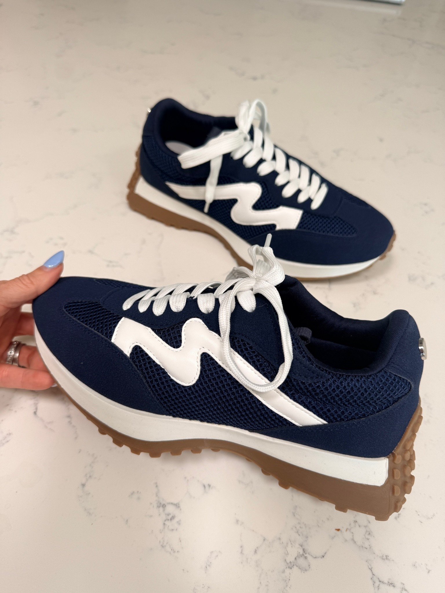 Size 8 sneakers 
Run true to size