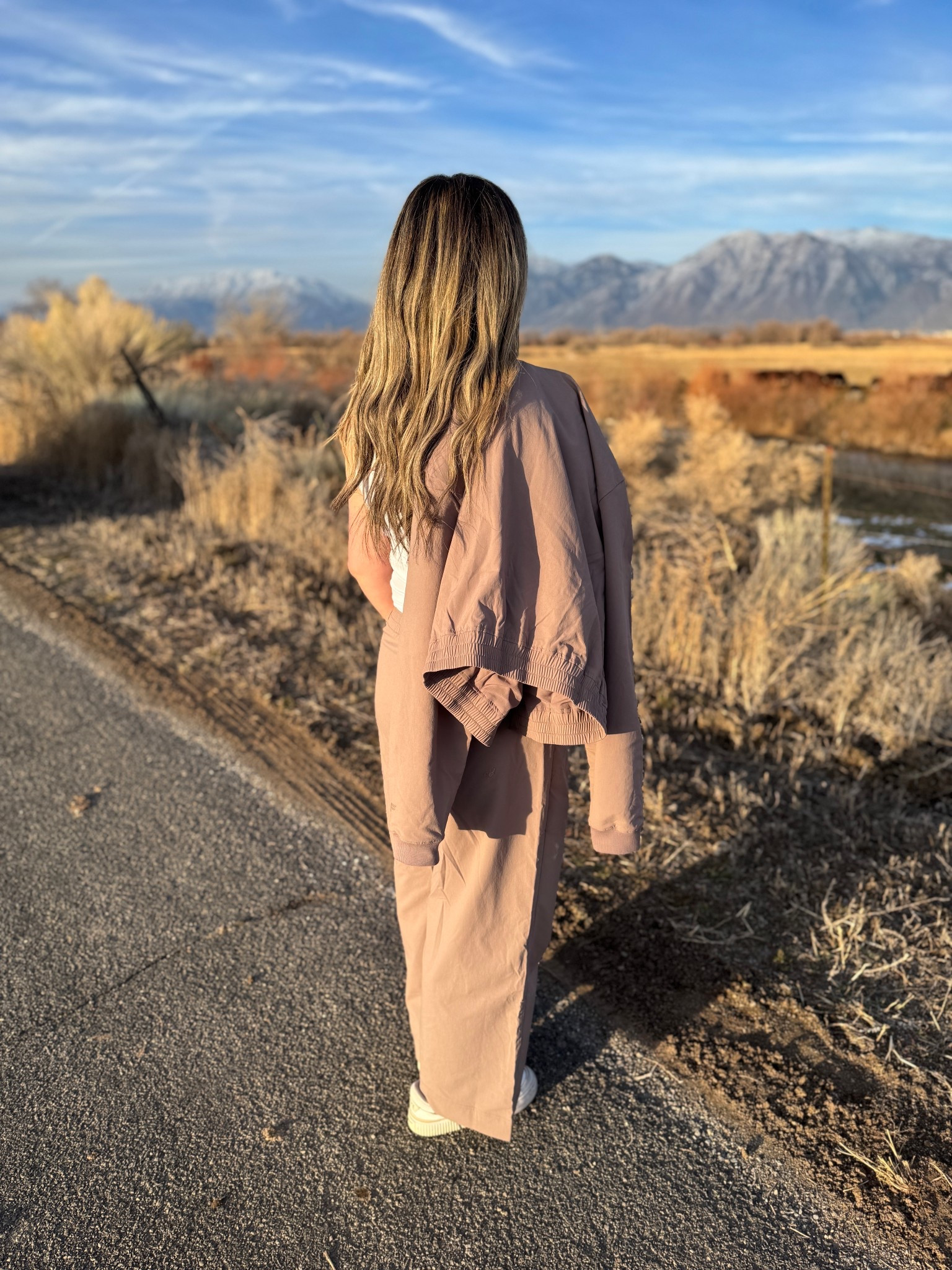 Neutral tones + mountain views = my kind of everyday outfit 🤎
Comfy, effortless, and easy to wear from errands to mom life on the go. 

#LTKdayinmylife #LTKootd #LTKTravel