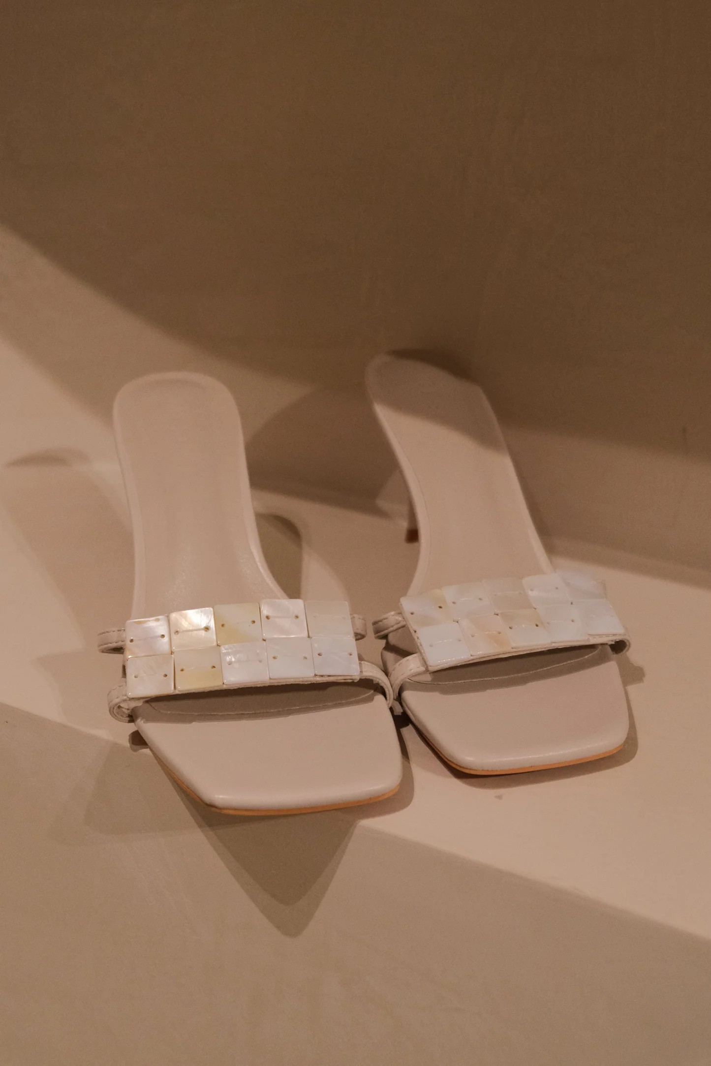 Lucy Shell Mules - Ivory Pearl | Meshki (APAC)