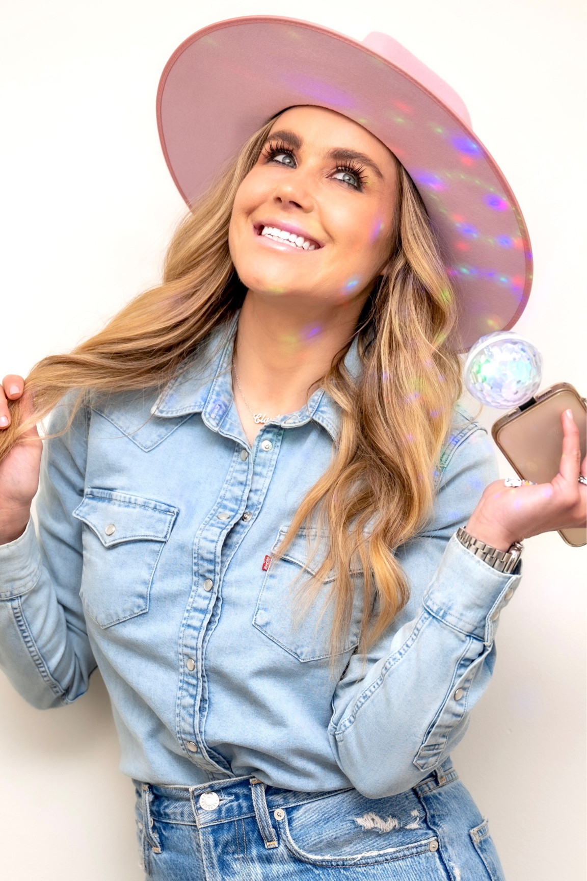 I’m not a regular Mom, I’m a cool Mom!

And disco Friday is our new FAV 🕺🏼🪩💃🏼

Links to the best travel disco ball EVER 👇🏼

#LTKunder100 #LTKfamily #LTKunder50