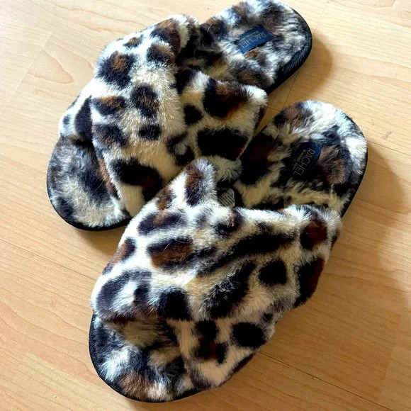Faux fur slippers. Size M 7-8 | Poshmark