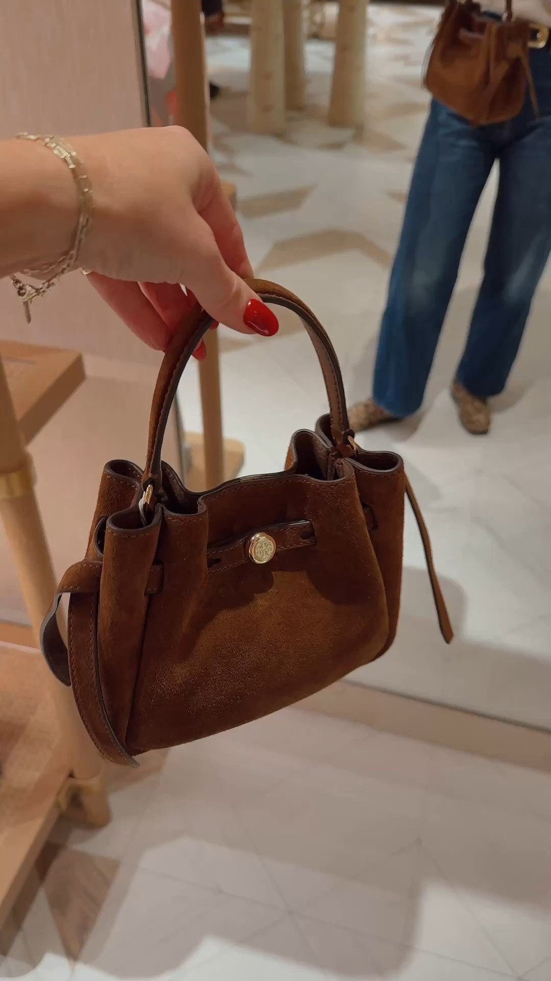 Oh this is cuuuuute 😍 Also comes with a cross body strap!
Amazon blue light glasses 
XS sweater / 24 jeans / size down a 1/2 in the flats ❤️ Shade 220 in my new lip

#LTKootd #LTKGiftGuide #LTKHoliday