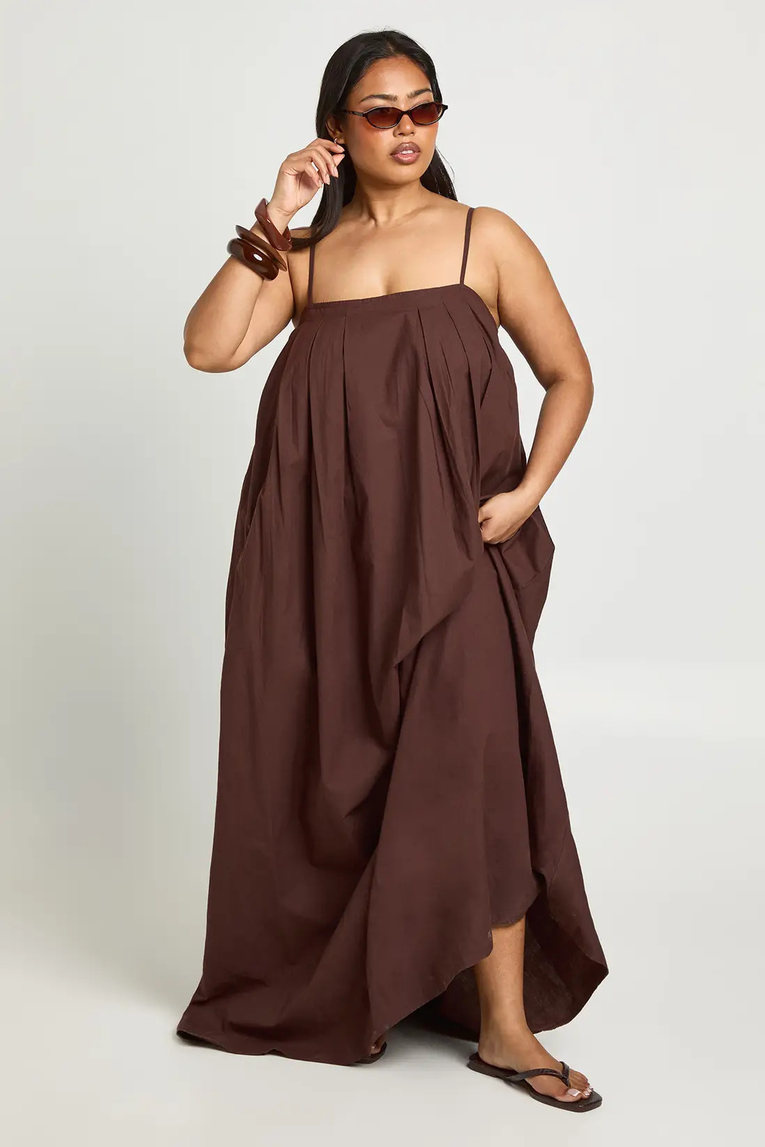 Chocolate boohoo Plus Cotton Poplin Pleated Volume Maxi Dress | PrettyLittleThing USA | PrettyLittleThing US