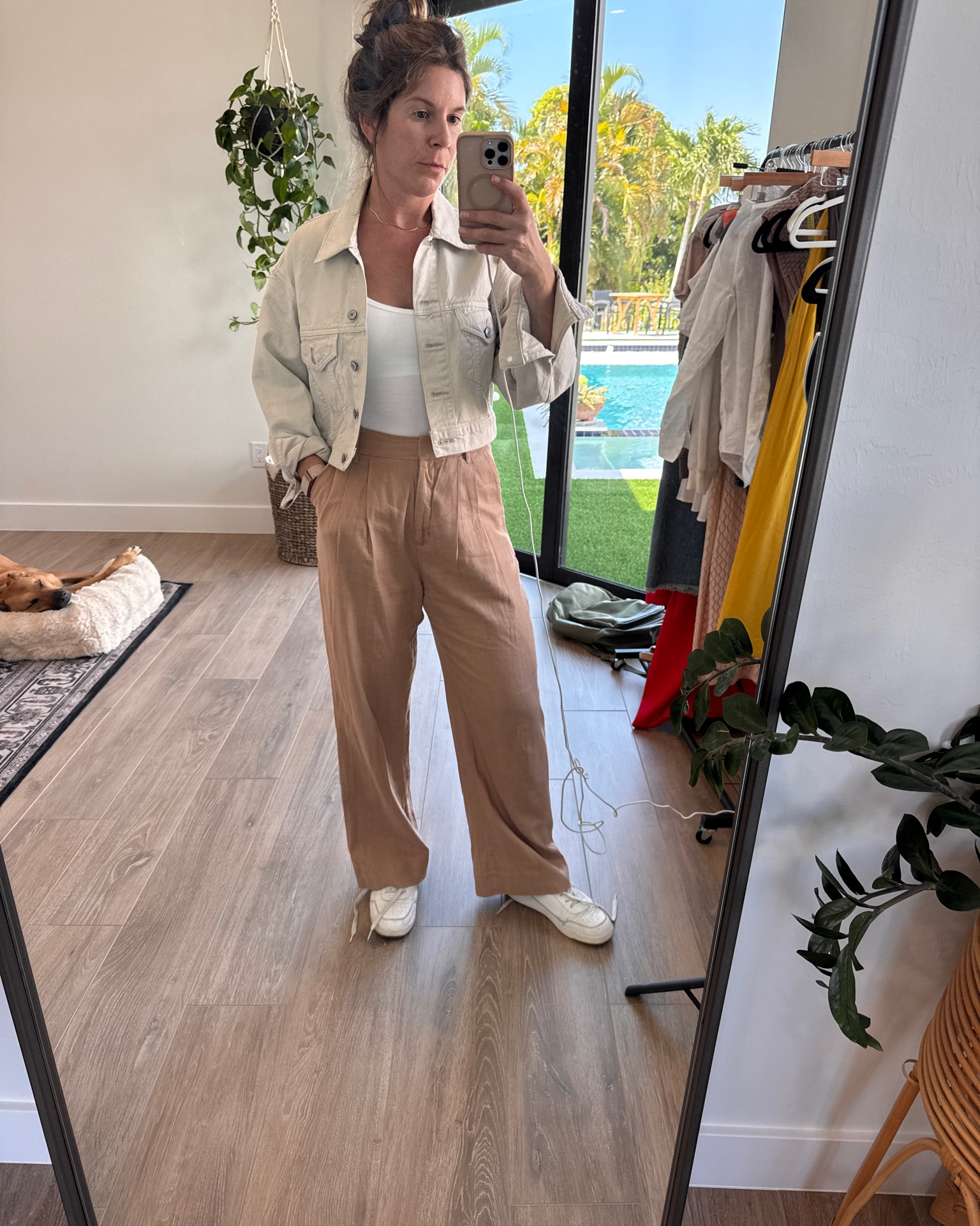 What I’m packing for my Summer trip to Napa Valley as someone whose been 3 times already 🥂 

Wine country is all about casual and versatile. Our weather is going to range 82-55 in June so daytime means shorts and linen and night time means layers and comfort. 

To me this wardrobe is the perfect capsule for this years trip I hope you find it inspiring too ✨