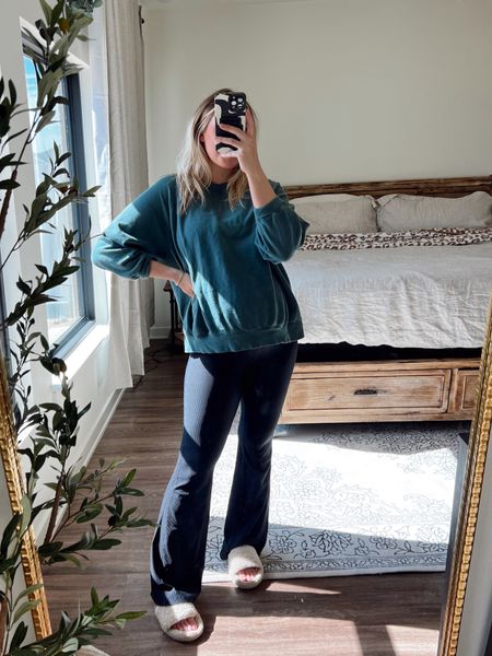 I’m wearing a medium tall in the flare ribbed leggings! Inseam is about 35”. 

I’m wearing a 2xl regular in the sweatshirt 


Old navy, maternity, outfit ideas, casual outfits, tall style 
