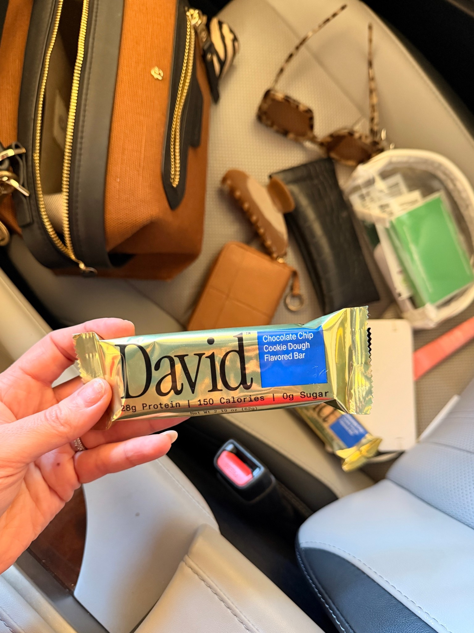 #ad the next time you're in @Target, peep the @davidprotein bars! tip: try the chocolate chip cookie dough 

#davidprotein, #davidproteinbars #proteinbar #TargetPartner #Target