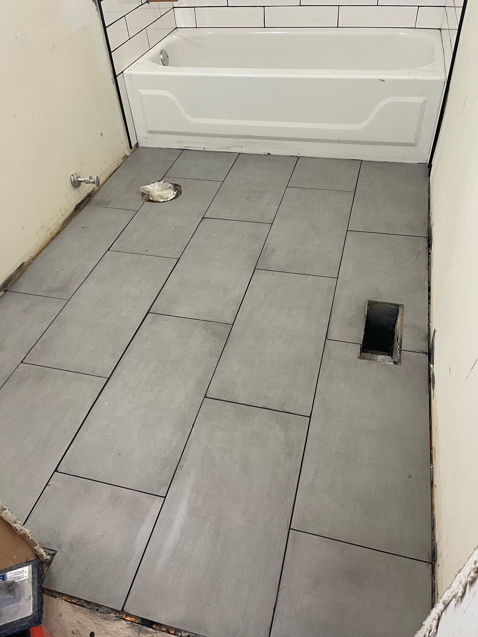 Gray porcelain bathroom tile! 12x24 @homedepot

#LTKfindsunder50 #LTKhome