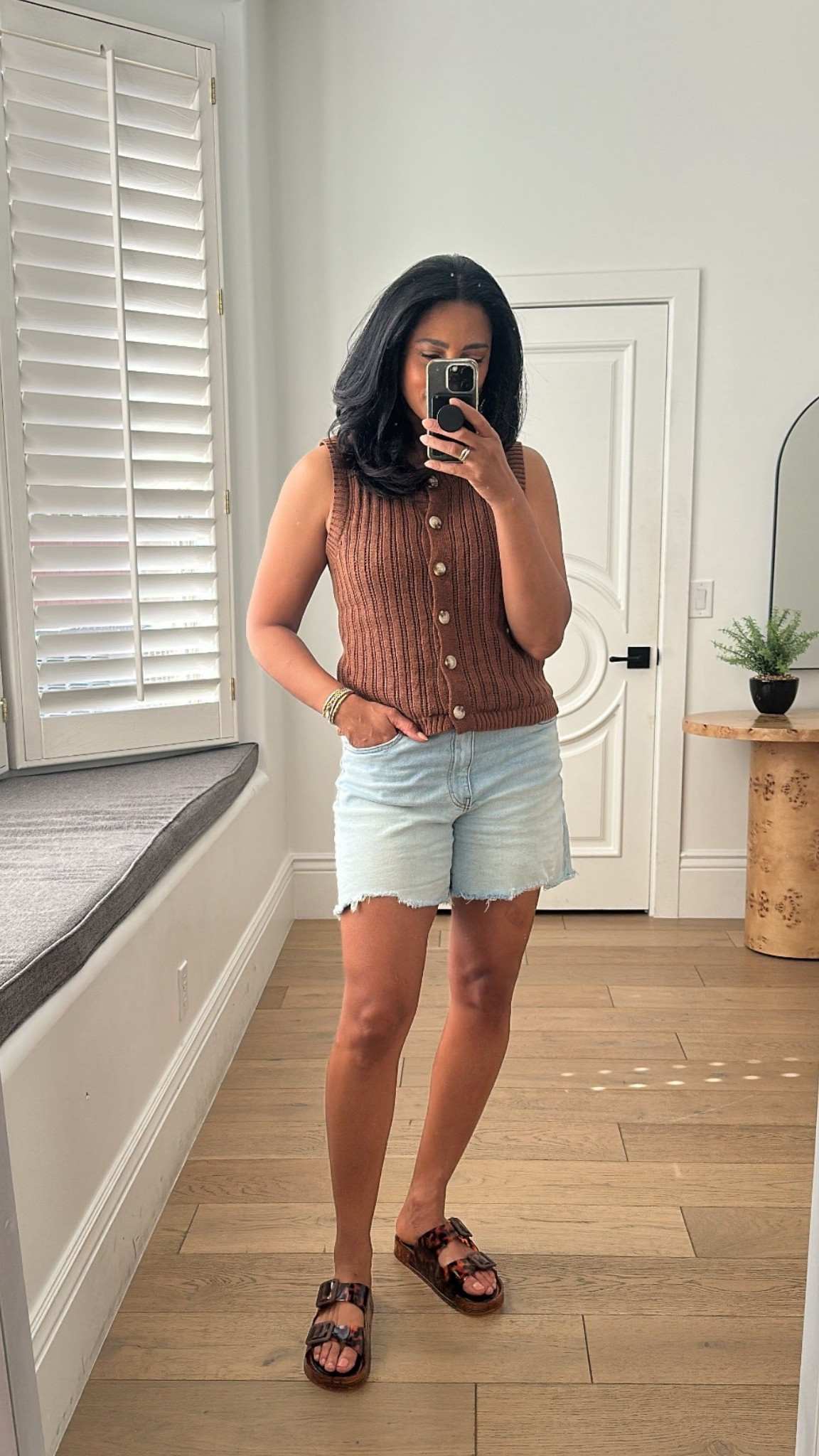 These denim shorts are the perfect length!! Fit true to size.

#denim #shorts


#LTKootd #LTKOver40