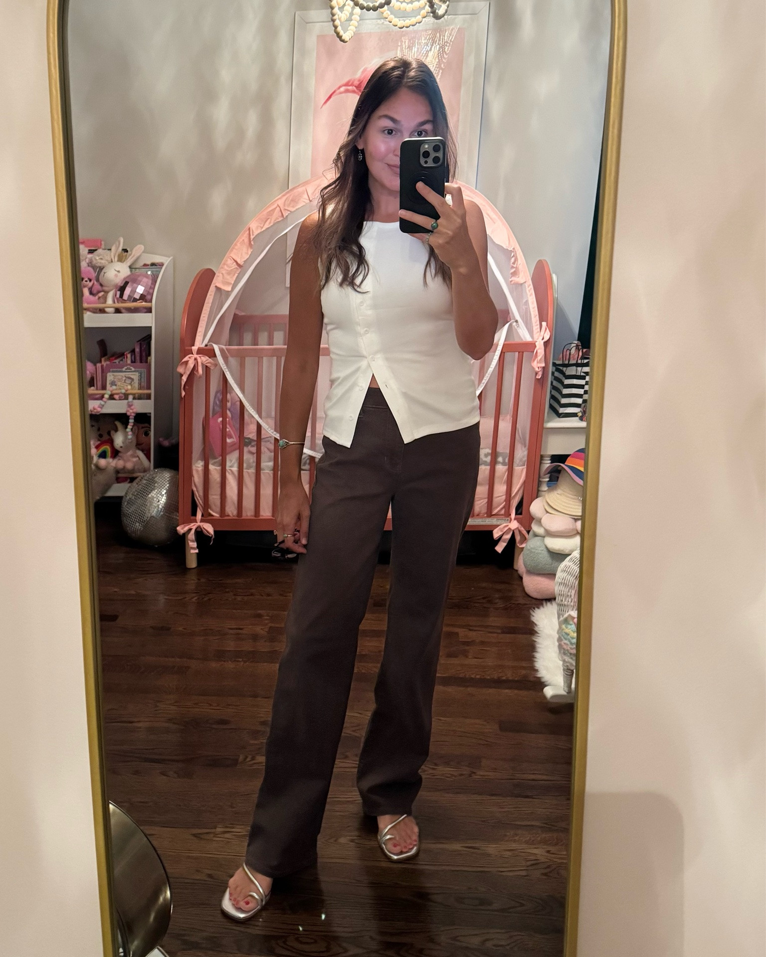 Brown jeans with elastic waist 🤎 comes in short, full, and longs. I’m 5’9” and the longs were surprisingly too long. I went with the full and can still wear heels with them. Under $20!!!

Wearing a small, full.

#LTKootd #LTKmomlife #LTKSaleAlert