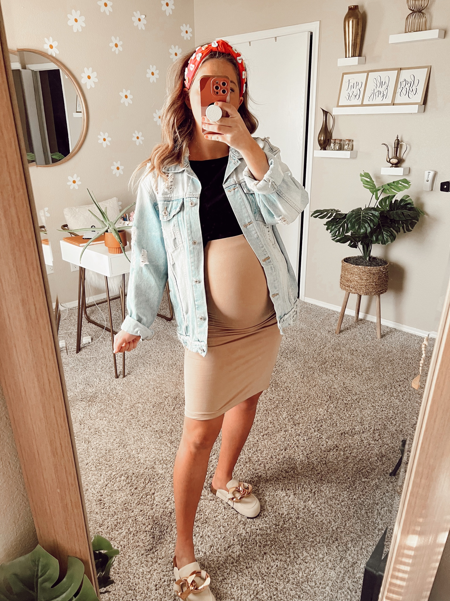 Bump friendly outfit!

Body con midi skirt paired with denim jacket, chain mules, and accessories 

#LTKbump #LTKunder50 #LTKstyletip