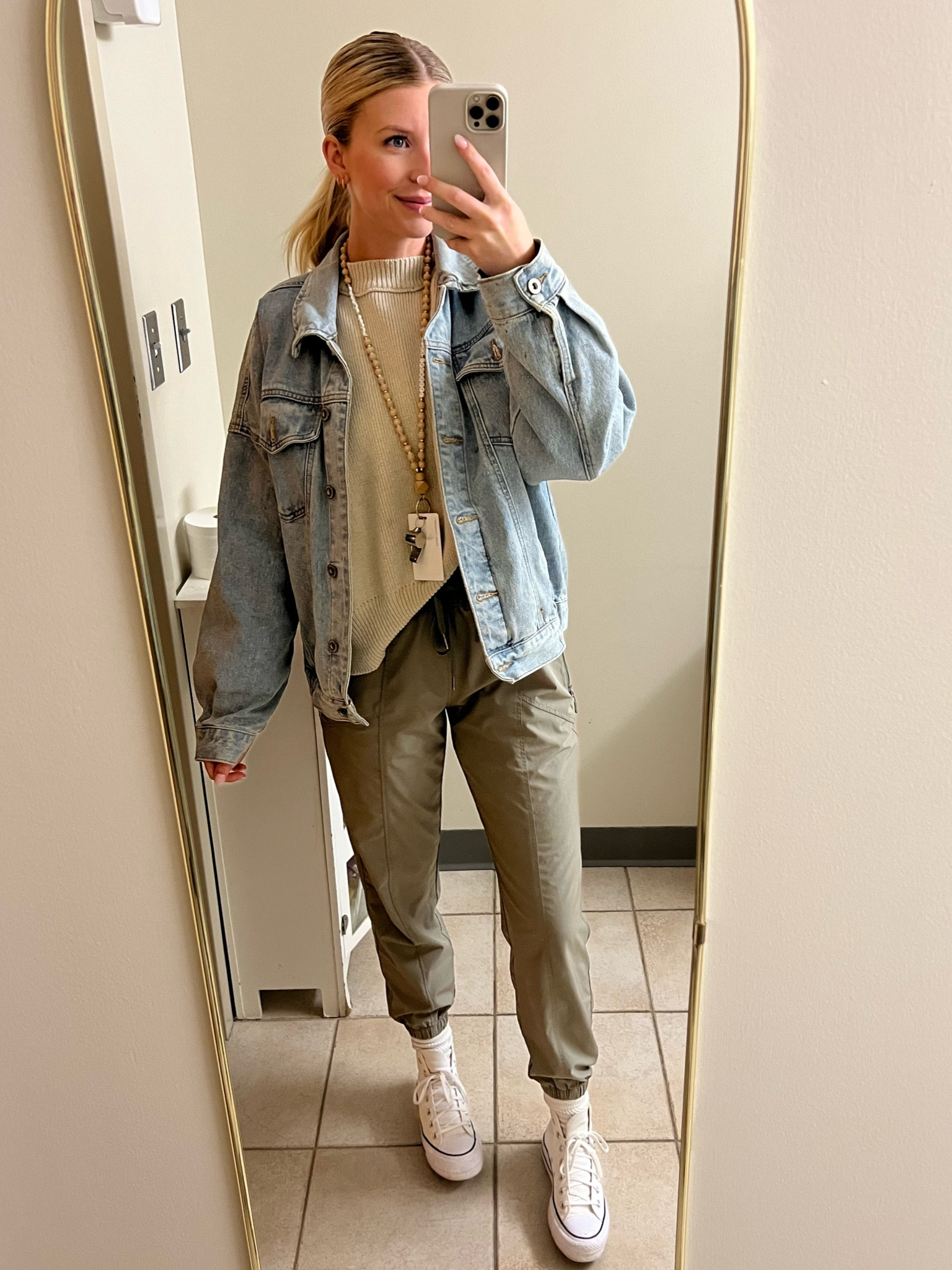 Shop my recent teacher outfits here! #teacherstyle #teacher 