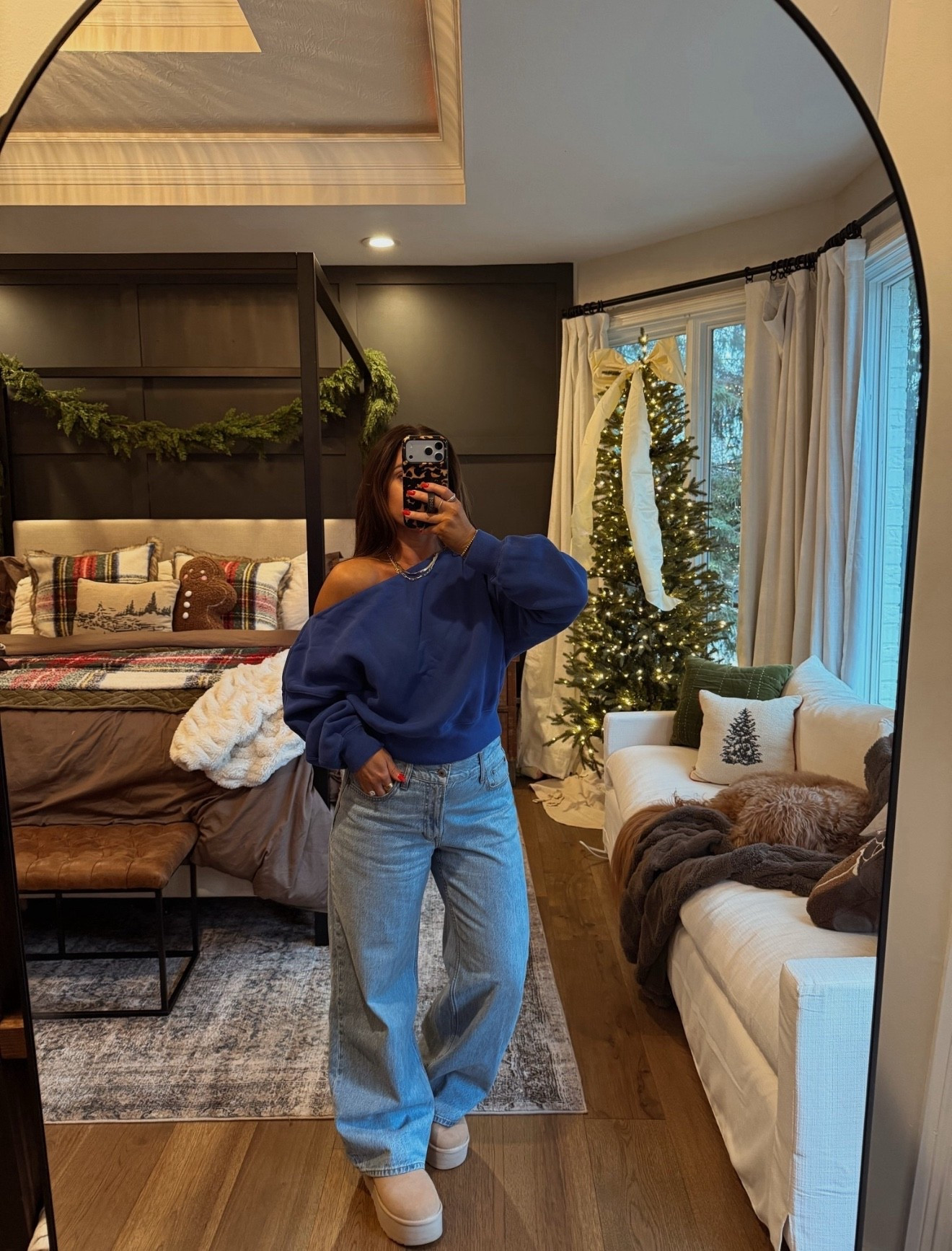 I love this cold shoulder sweatshirt. I have it in a couple different colors. It’s so good.

#LTKSaleAlert #LTKSeasonal #LTKFindsUnder50