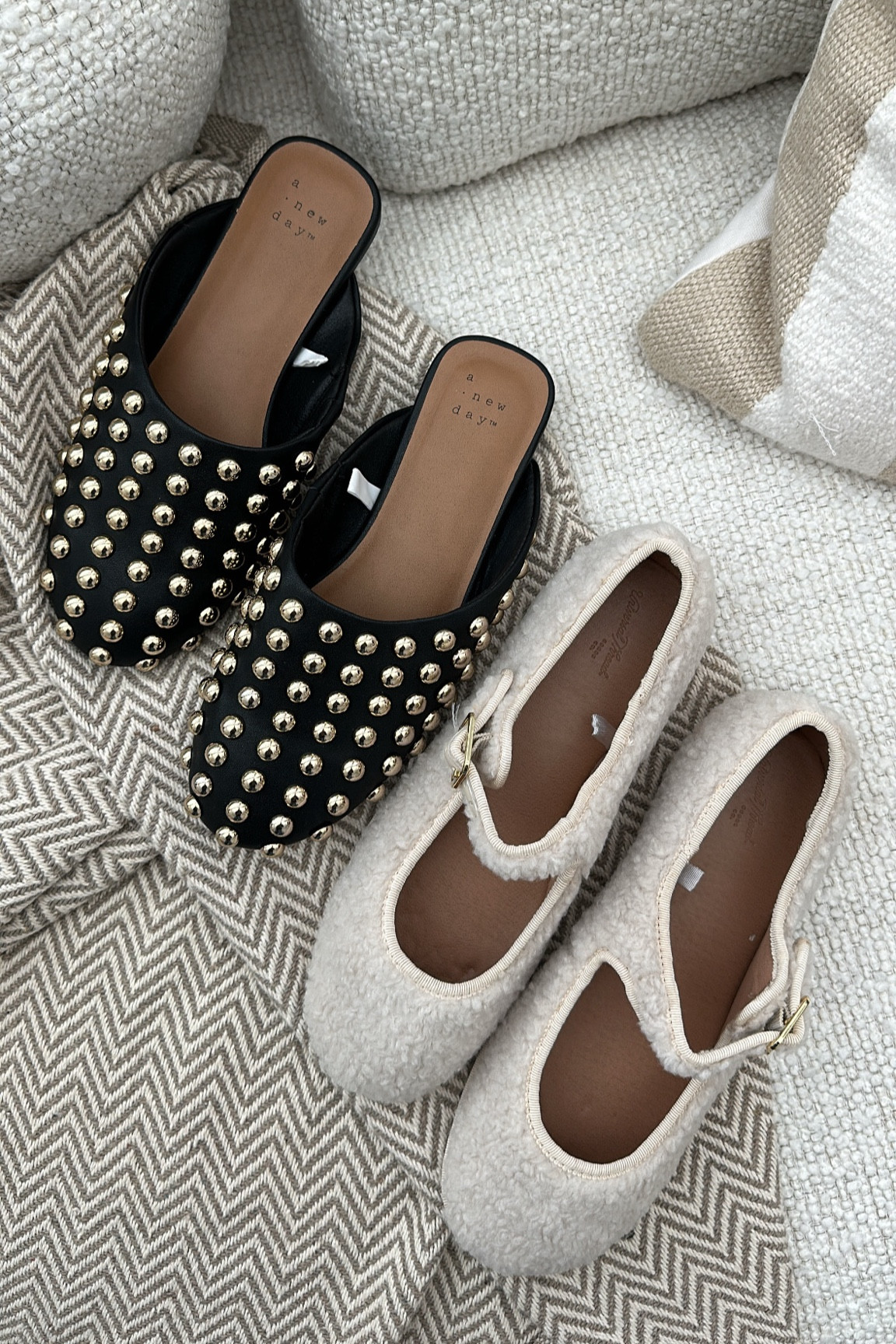 40% off Target shoes
Fits tts
Sherpa ballet flats 
Studded slides


#LTKShoeCrush #LTKFindsUnder50 #LTKCyberWeek