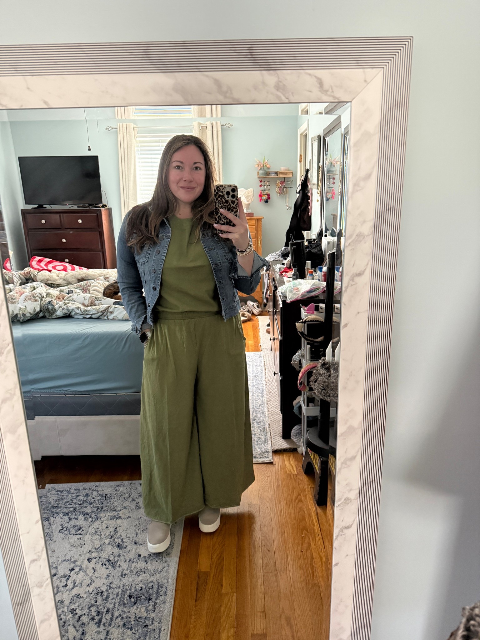 Such a comfy set, but still feel put together! Great for running errands. Also comes in black and cream. Wearing medium bottoms and large top  

#LTKmomlife #LTKMidsize