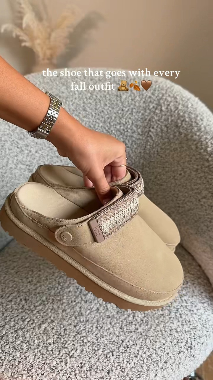 Ugg season is here ✨☁️🍂 I will have these on my LTK in the shoe section! 

#uggs #fallshoes #uggclogs #comfyshoes 

#LTKFindsUnder100 #LTKSeasonal #LTKShoeCrush