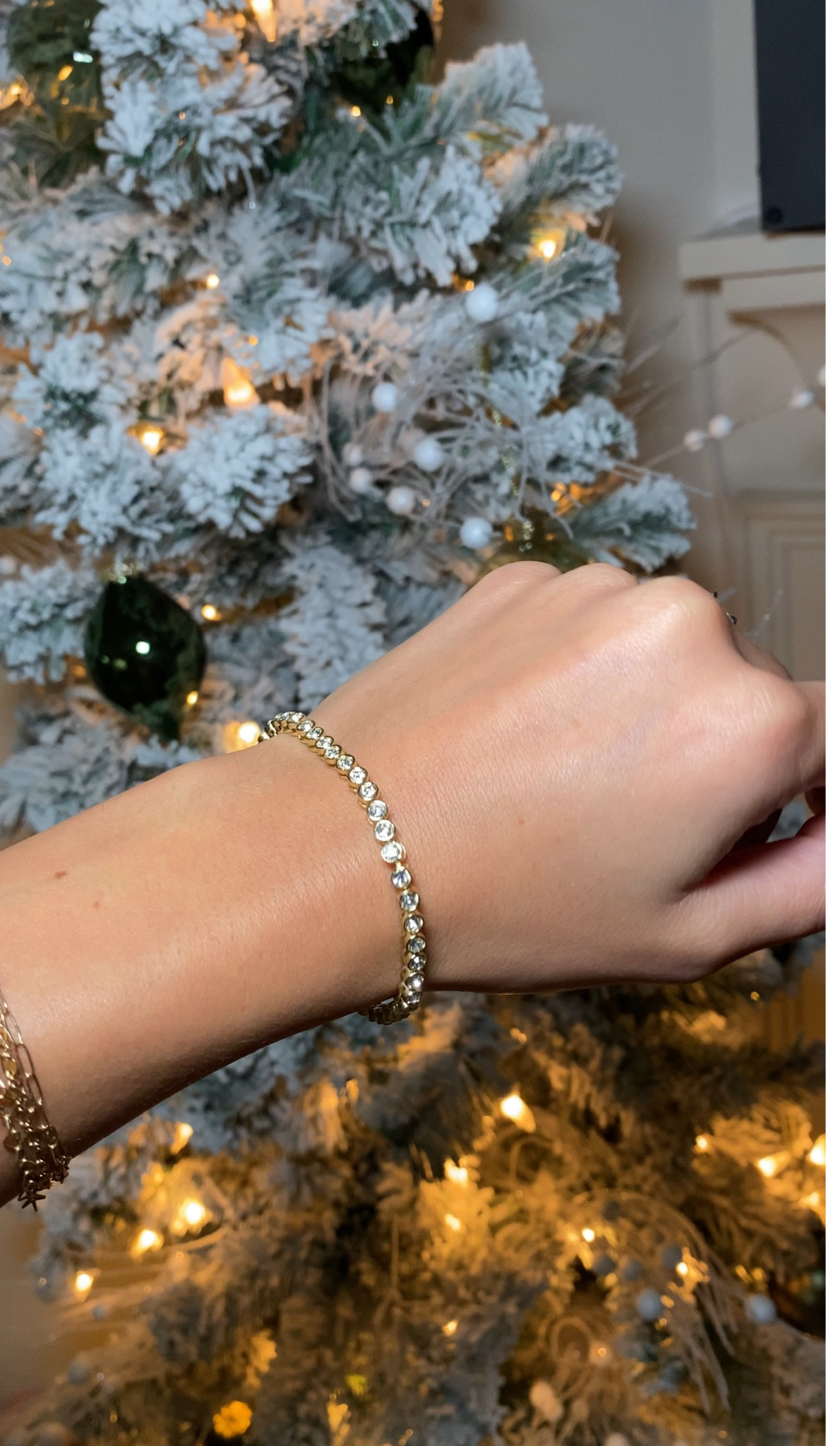 Diamonds are a girls favorite Christmas gift! This tennis bracelet is stunning and would make for a perfect girl gift!

#LTKGiftGuide #LTKHoliday #LTKFindsUnder100