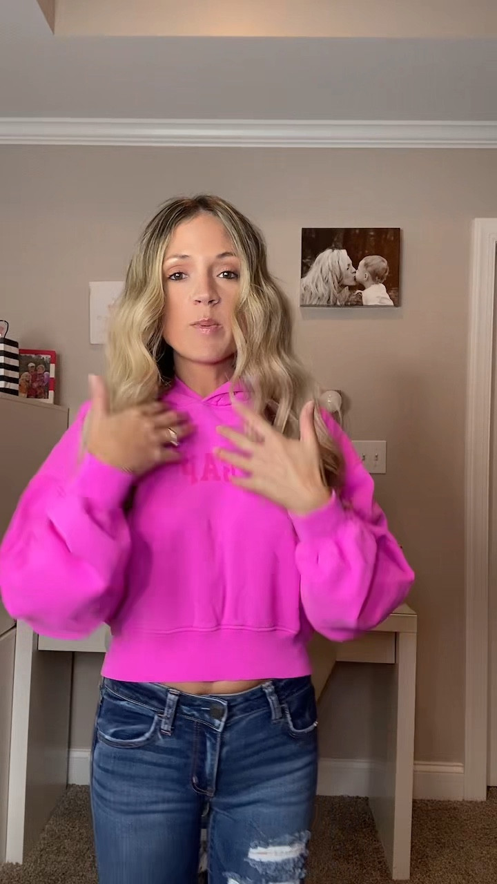 Neon pink pullover size small. 

#LTKStyleTip #LTKPetite #LTKFindsUnder50