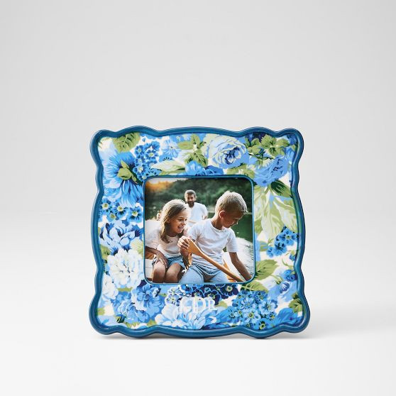 Sanderson Scalloped Ceramic Picture Frame | Mark and Graham