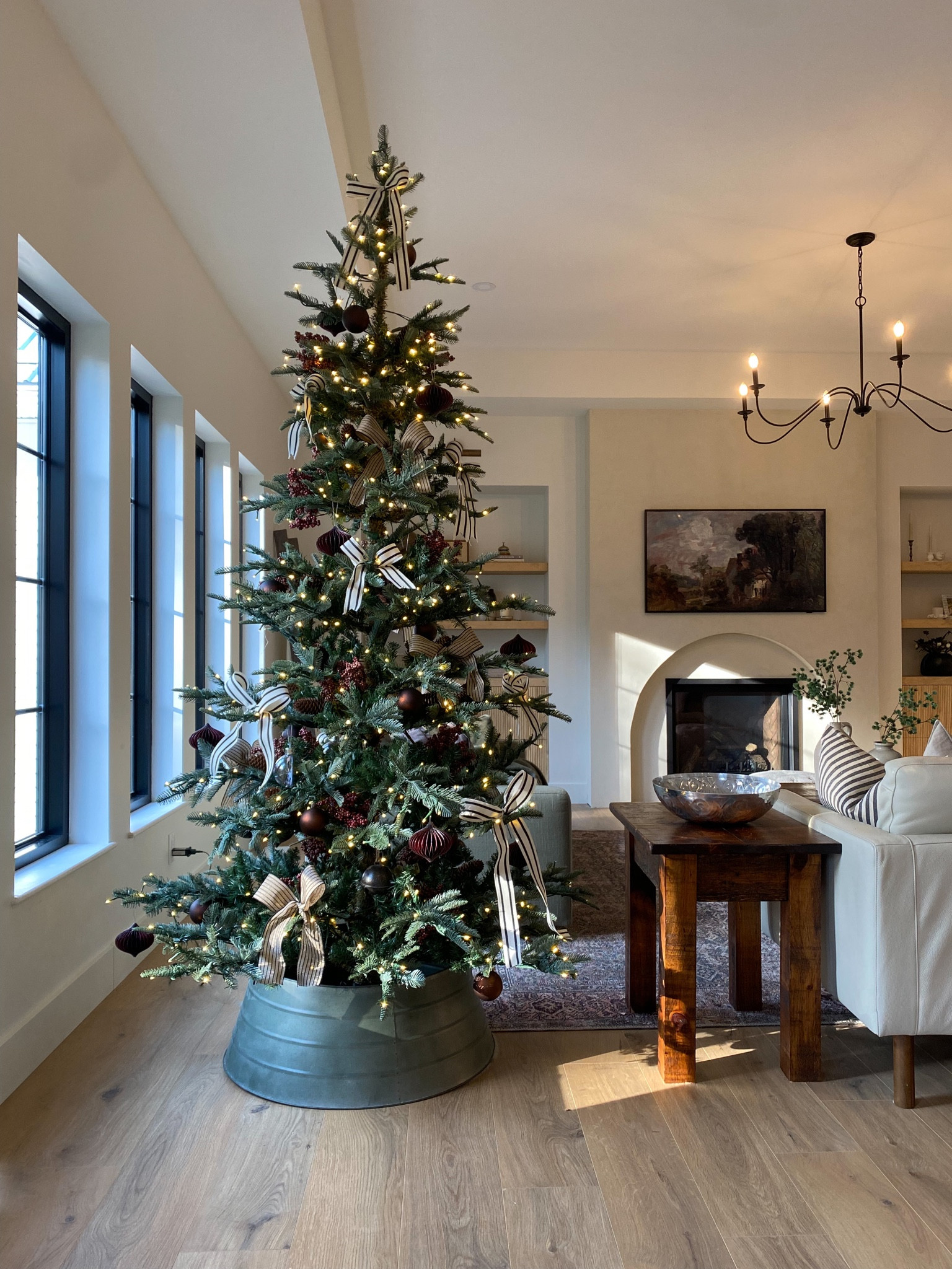 Here’s the link to my tree and to the striped ribbon used (in black)!