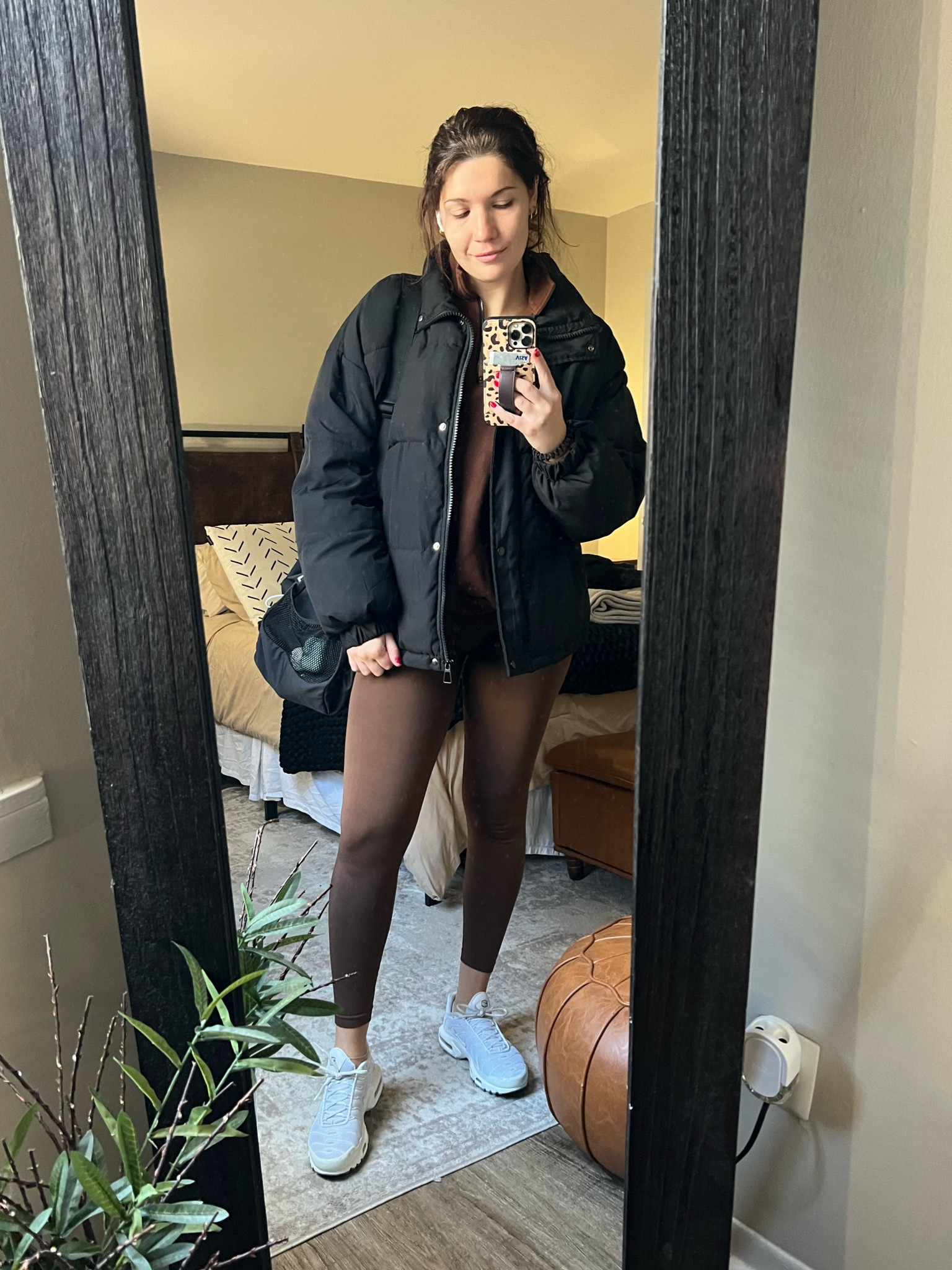 Winter neutrals 🤎

Amazon essentials, Nike shoes, white tennis shoes, under armour gym bag, Walli cases, aurola leggings, Amazon influencer, winter puffer jacket, walking fitness outfit 

#LTKshoecrush #LTKfitness