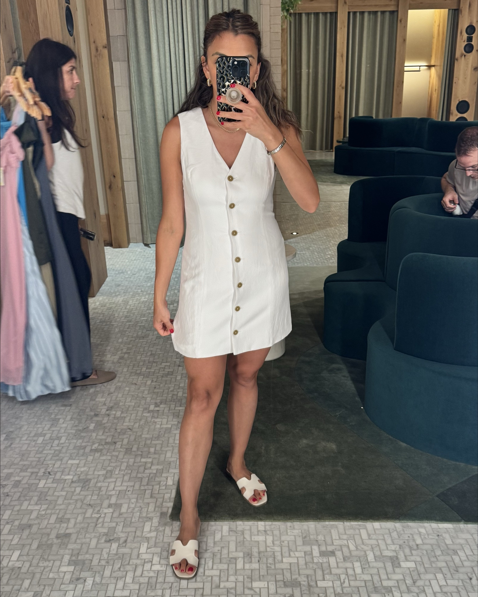 White or beige?



#LTKStyleTip #LTKSaleAlert #LTKSeasonal