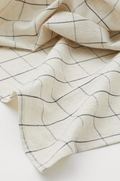 Linen-blend tablecloth | H&M (UK, MY, IN, SG, PH, TW, HK)