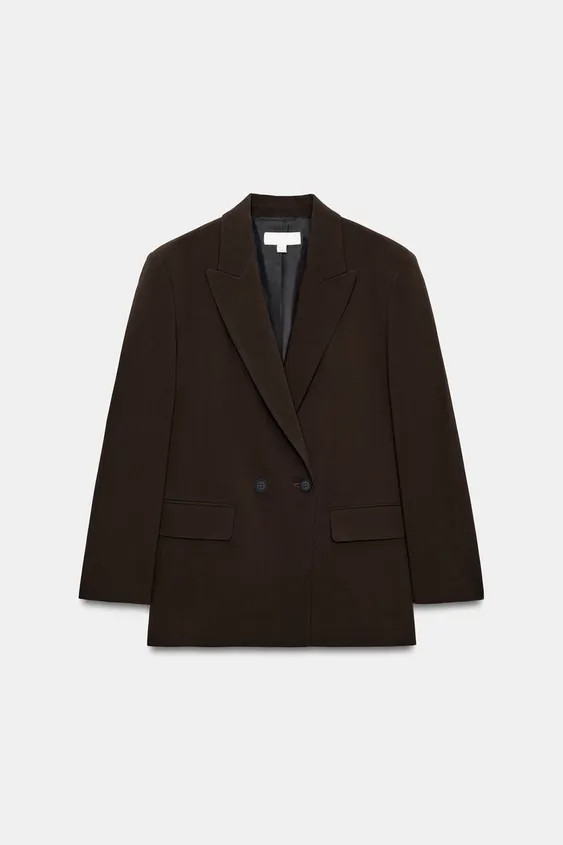 Oversized blazer featuring a lapel collar, long sleeves with shoulder pads, front flap pockets, a... | Zara Canada