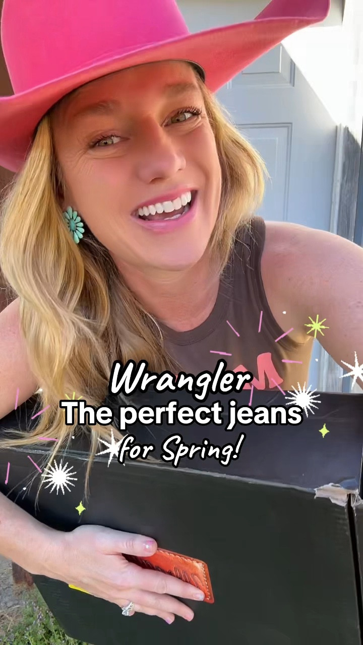Need new jeans for Spring?You need to try @Wrangler jeans because they are iconic! 
👜 To shop comment COWGIRL and make sure you are following so I can send you links! 
#wranglerjeans #wrangler #wranglerbuttsdrivemenuts 

#LTKFestival #LTKgrwm #LTKWorkwear