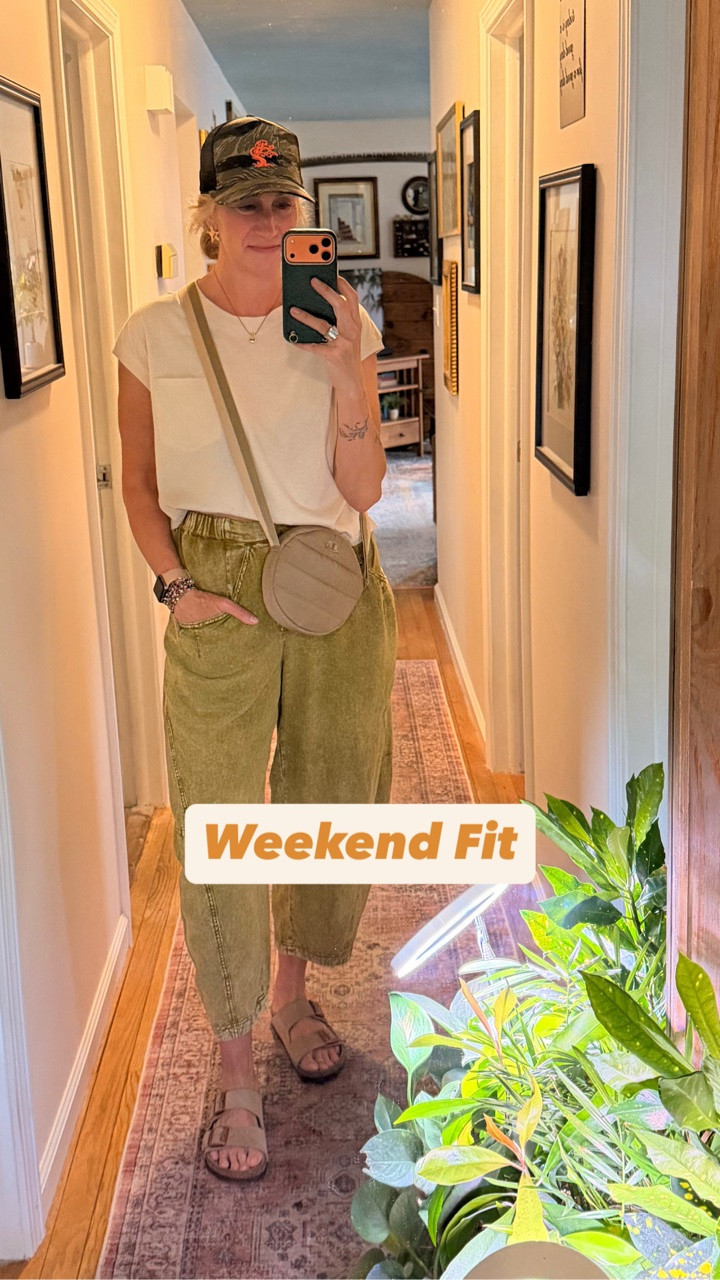 Weekend farmer’s market adventures. ☀️🌿

I’m finally getting around to posting this fit from yesterday.

The tomatoes came home with me because they were juicy & looked too good to pass up. I grabbed some fresh spring mix for salads, radishes, a honeybee-scented goat milk soap that smells absolutely divine, & of course a bag of homemade apple cider cinnamon donuts because sometimes happiness comes in donut form. 🍩😂

The hibiscus iced tea was also non-negotiable. At this point it’s basically part of my farmer’s market routine.

We wandered through the vendors, enjoyed the sunshine, people watched, & admired what felt like every dog in town. It’s one of the few times I think, “Maybe I need a dog.” Then I remember who would be walking it at 5 AM in February. 😆

We also stopped downtown for breakfast. A lightly toasted jalapeño cheddar bagel piled with bacon, egg, cheese, sausage, & a drizzle of maple syrup. Was it a caloric splurge? Absolutely. Was it worth it? Also absolutely.

As for the outfit… lightweight, comfortable, breathable, & most importantly, I wasn’t sweating my ass off. That’s a weekend win in my book. ☀️

#FarmersMarket #WeekendStyle #LTKStyle #SummerOutfit #CasualStyle

Farmers market, weekend outfit, casual style, summer outfit, comfortable fashion, LTK style, local shopping, farmers market finds, weekend vibes, everyday style.

#LTKgrwm #LTKootd #LTKSeasonal