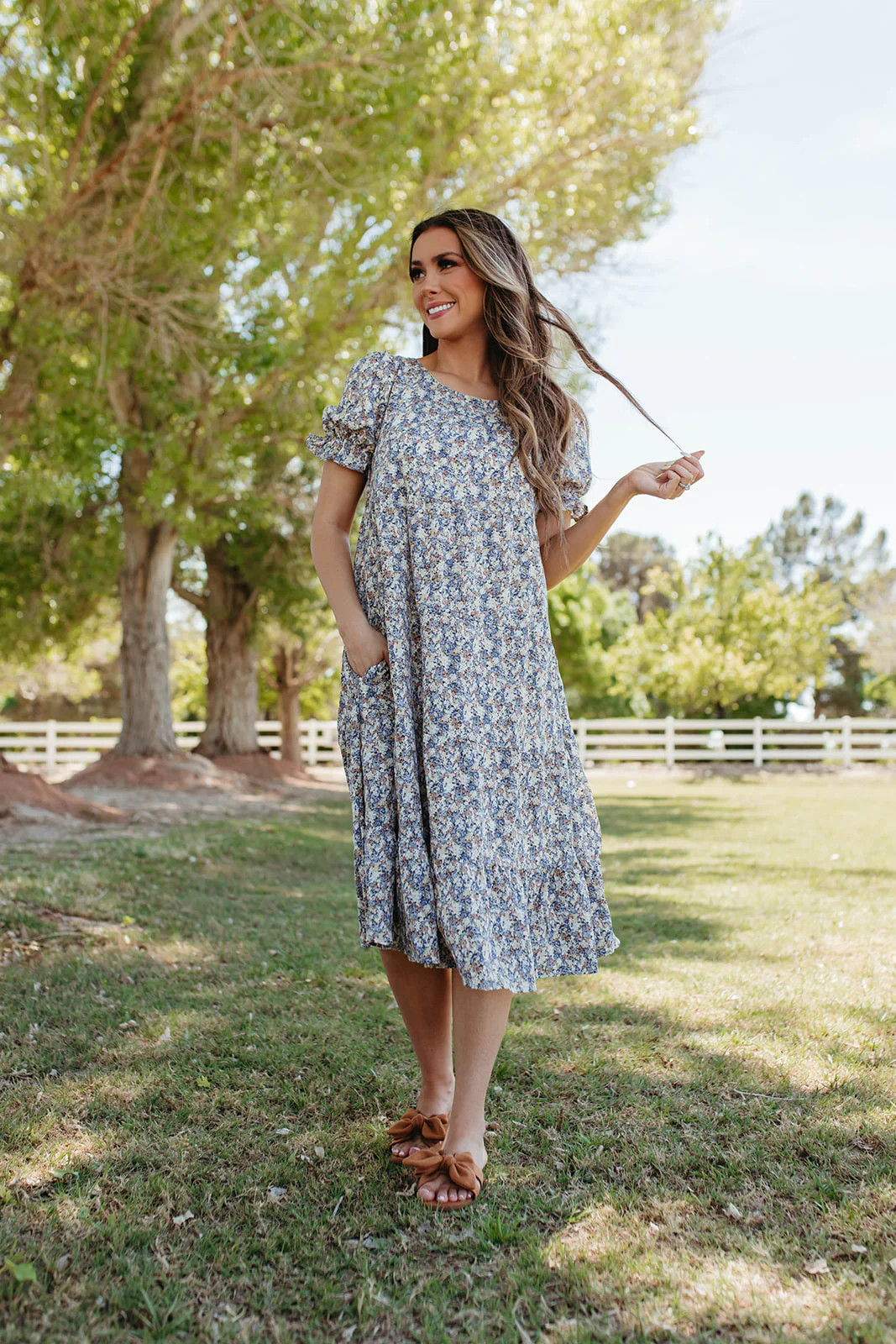 THE MAVEY PUFF SLEEVE DRESS IN BLUE FLORAL | Pink Desert