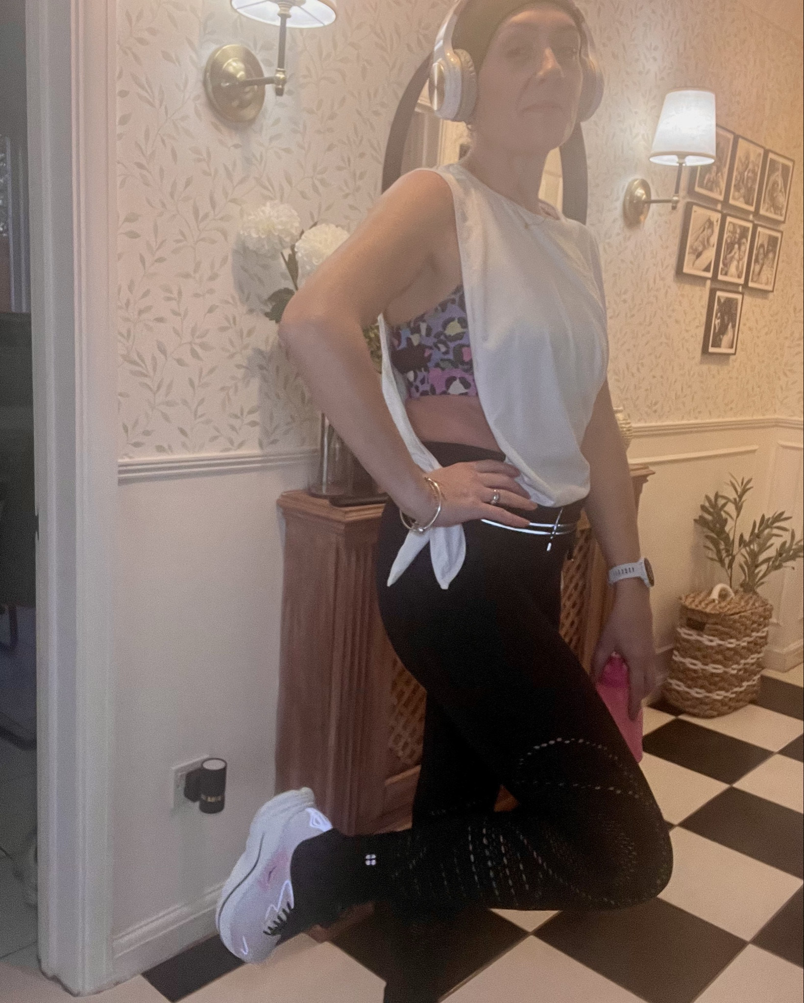 Today’s run fit 🤍🏃‍♀️

Comfort > everything when it comes to running, and this outfit really delivered today. Lightweight layers, supportive where it matters, and trainers that actually feel good mile after mile.

I love a throw-on vest that keeps things breathable, paired with leggings that don’t budge (even when the legs are tired 🫠). Finished off with my go-to trainers and headphones to keep me moving — because a good playlist is basically training fuel.

Linked everything I could find 💗

Saving this combo for all my upcoming runs.


#LTKuk #LTKbeauty #LTKfitness