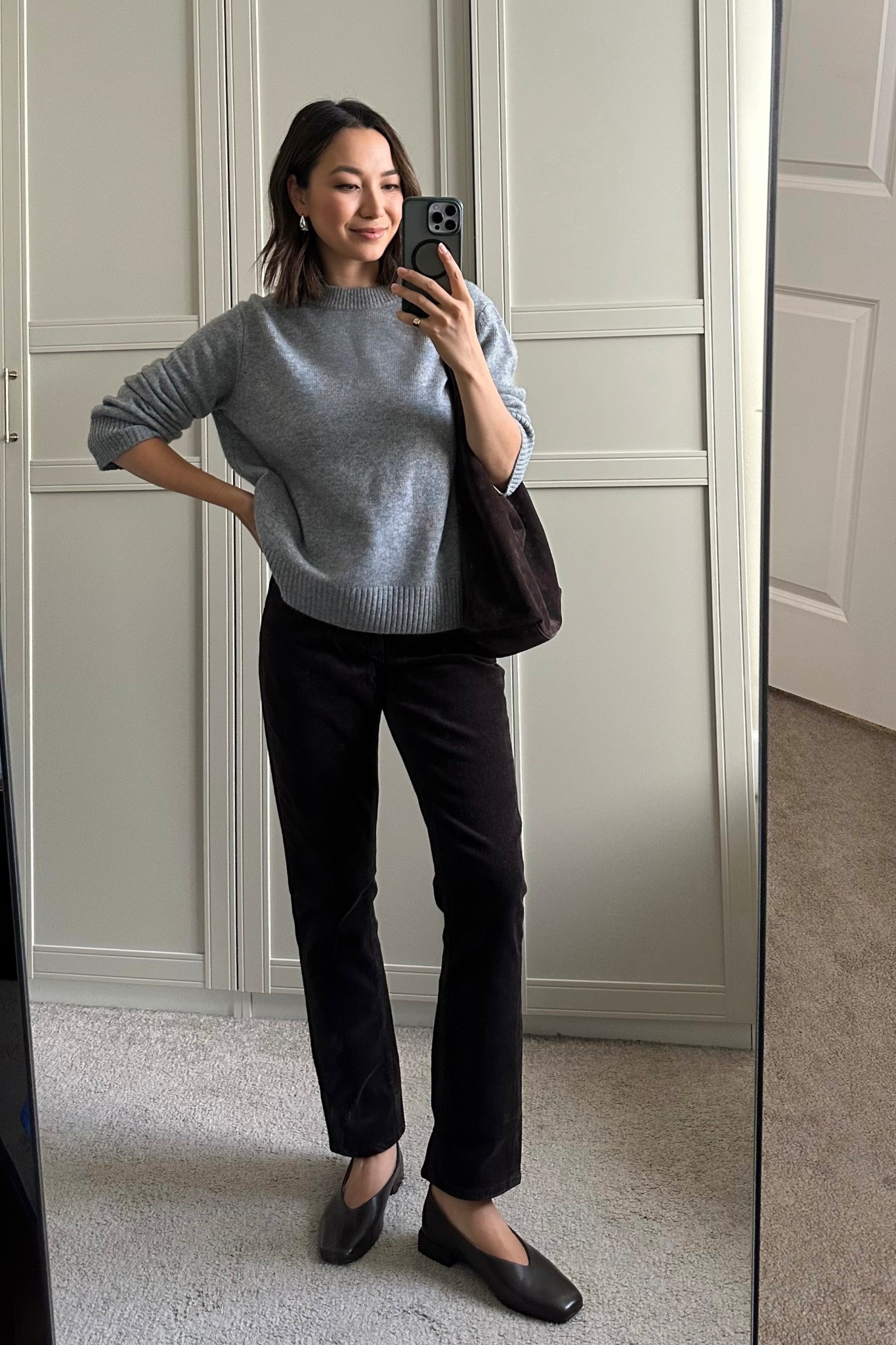 Fall outfit color combo I'm loving: gray & brown
Quince cashmere sweater - xs
Quince corduroy straight leg pants - tts, makes a great smart casual pant for the office!
@onequince #quincepartner

#LTKSeasonal